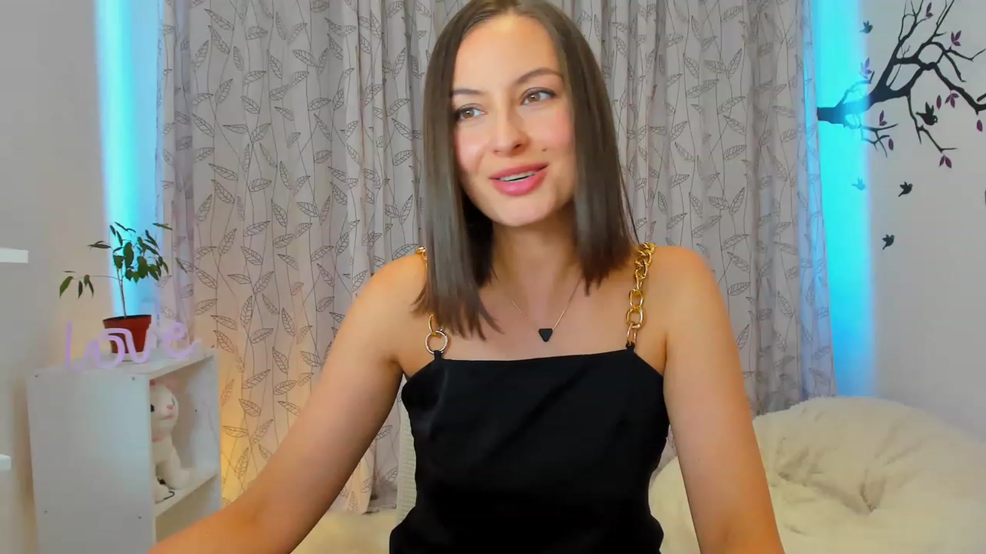 Gallery image thumbnail from Jane__Bond's myfreecams stream on, 05/14/2023, 16:00 image 14 of 20