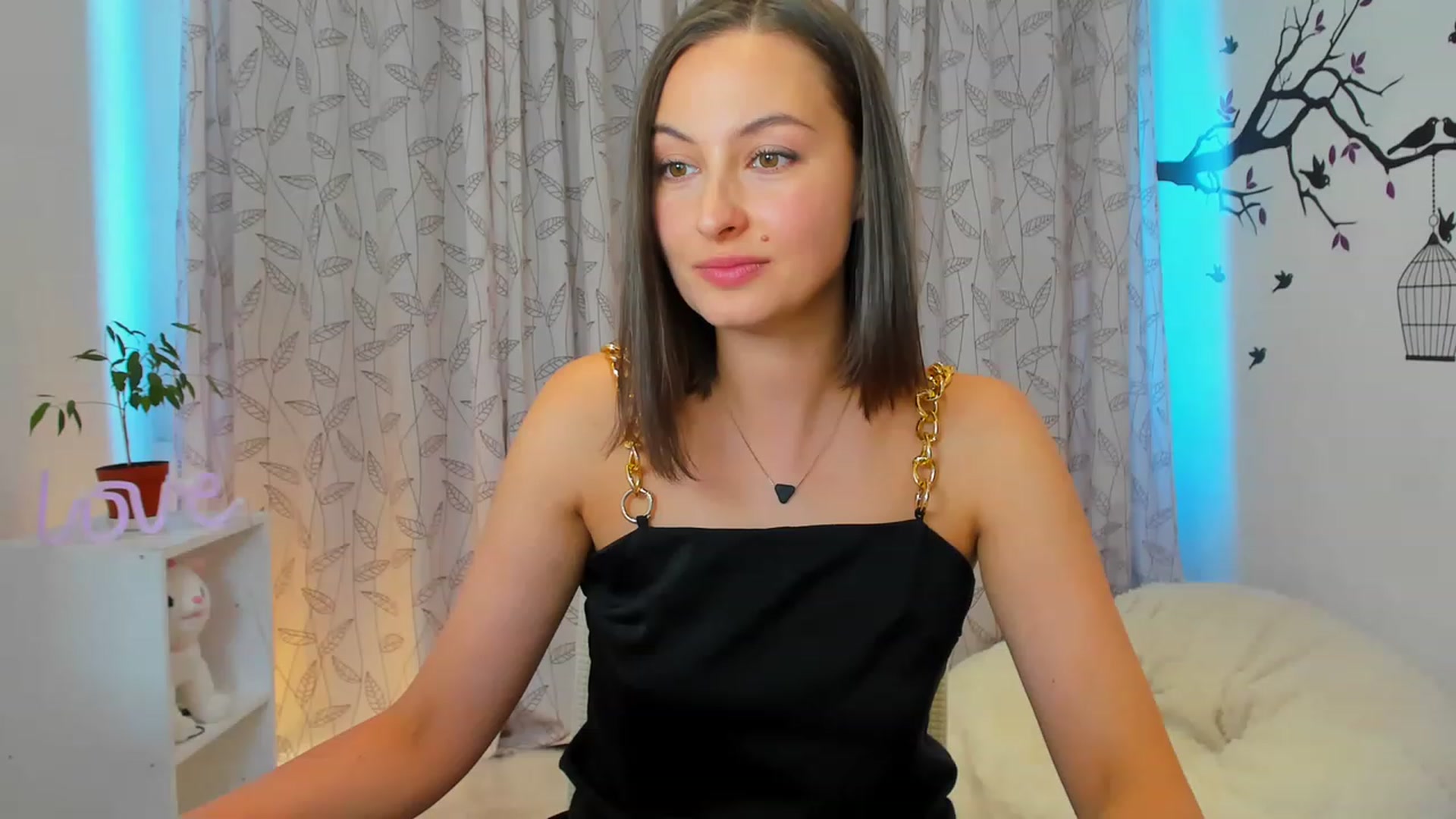 Gallery image thumbnail from Jane__Bond's myfreecams stream on, 05/14/2023, 16:00 image 18 of 20