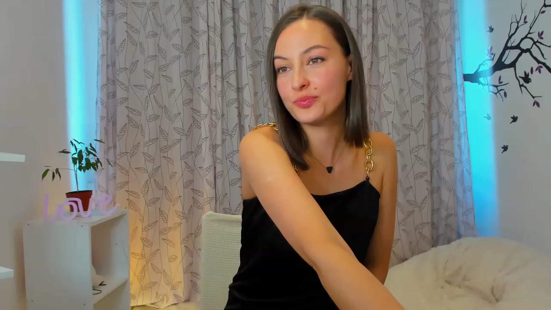Gallery image thumbnail from Jane__Bond's myfreecams stream on, 05/14/2023, 16:00 image 7 of 20