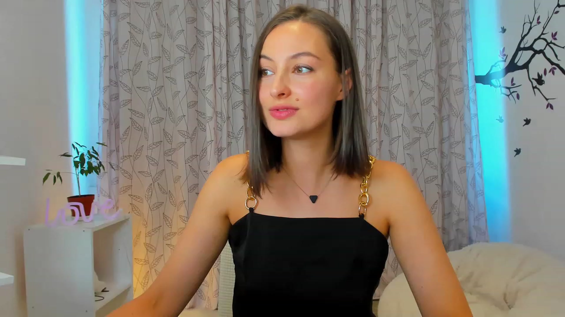 Gallery image thumbnail from Jane__Bond's myfreecams stream on, 05/14/2023, 16:00 image 6 of 20