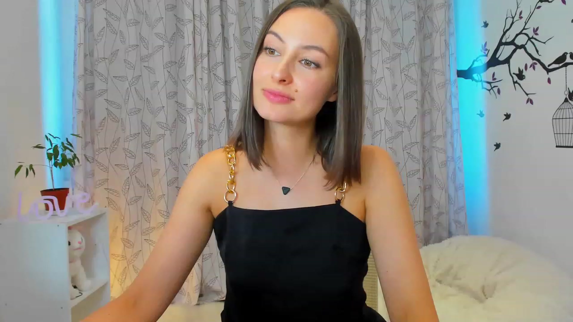 Gallery image thumbnail from Jane__Bond's myfreecams stream on, 05/14/2023, 16:59 image 12 of 20