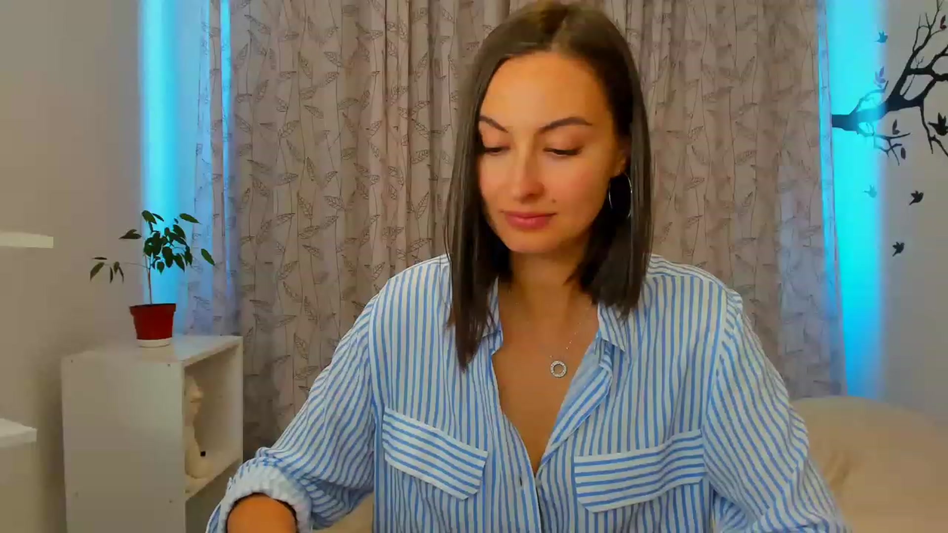 Gallery image thumbnail from Jane__Bond's myfreecams stream on, 05/28/2023, 13:13 image 17 of 20