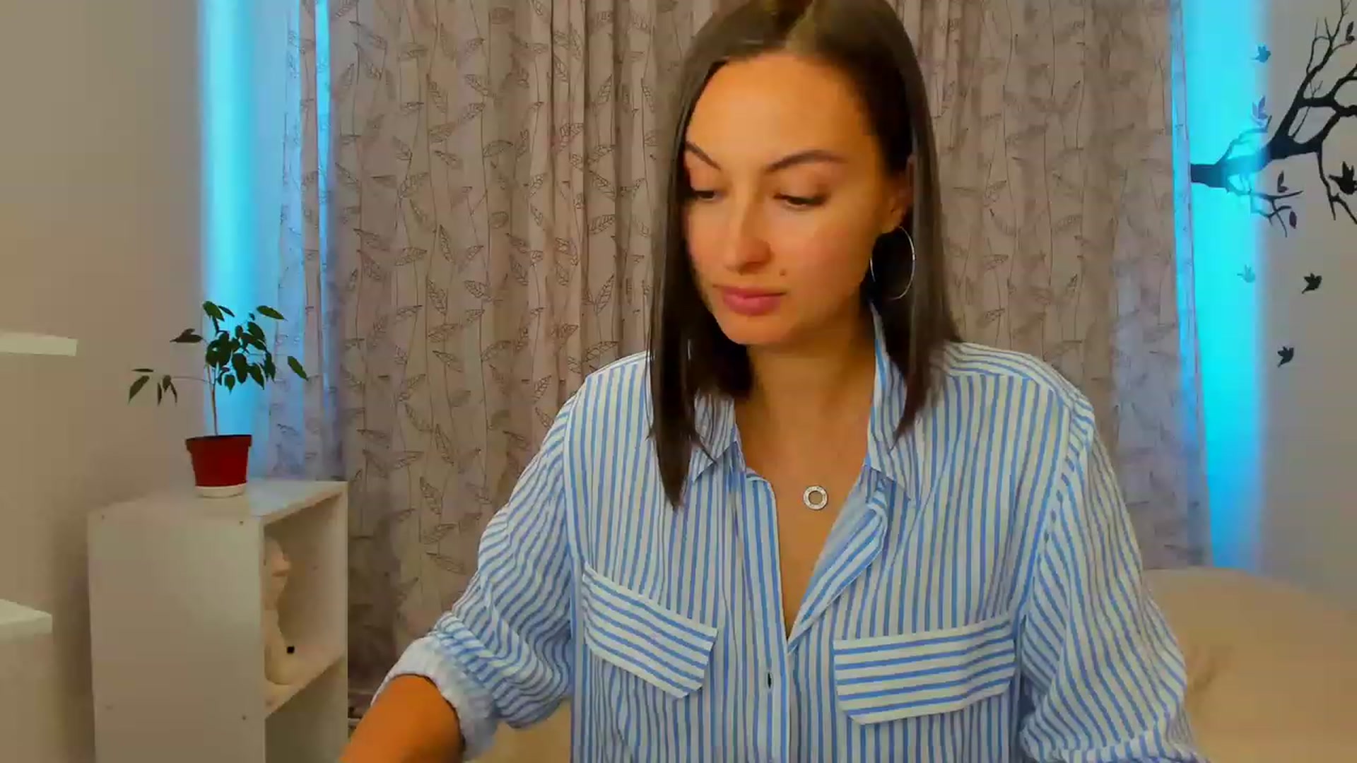 Gallery image thumbnail from Jane__Bond's myfreecams stream on, 05/28/2023, 13:13 image 19 of 20