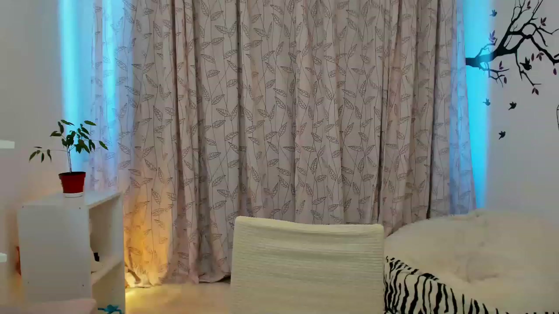 Gallery image thumbnail from Jane__Bond's myfreecams stream on, 06/04/2023, 17:28 image 4 of 20