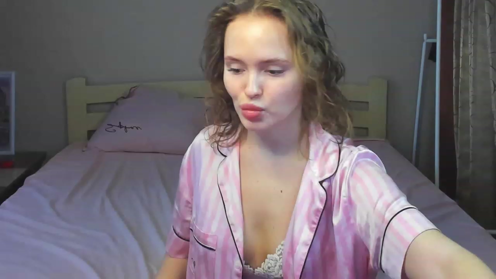 Gallery image thumbnail from Janebergman's myfreecams stream on, 12/21/2022, 12:20 image 8 of 20
