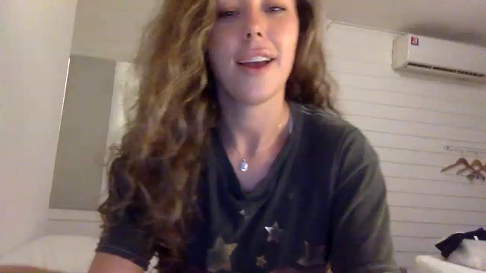 Gallery image thumbnail from Janesworldxo's myfreecams stream on, 12/07/2022, 08:35 image 16 of 20