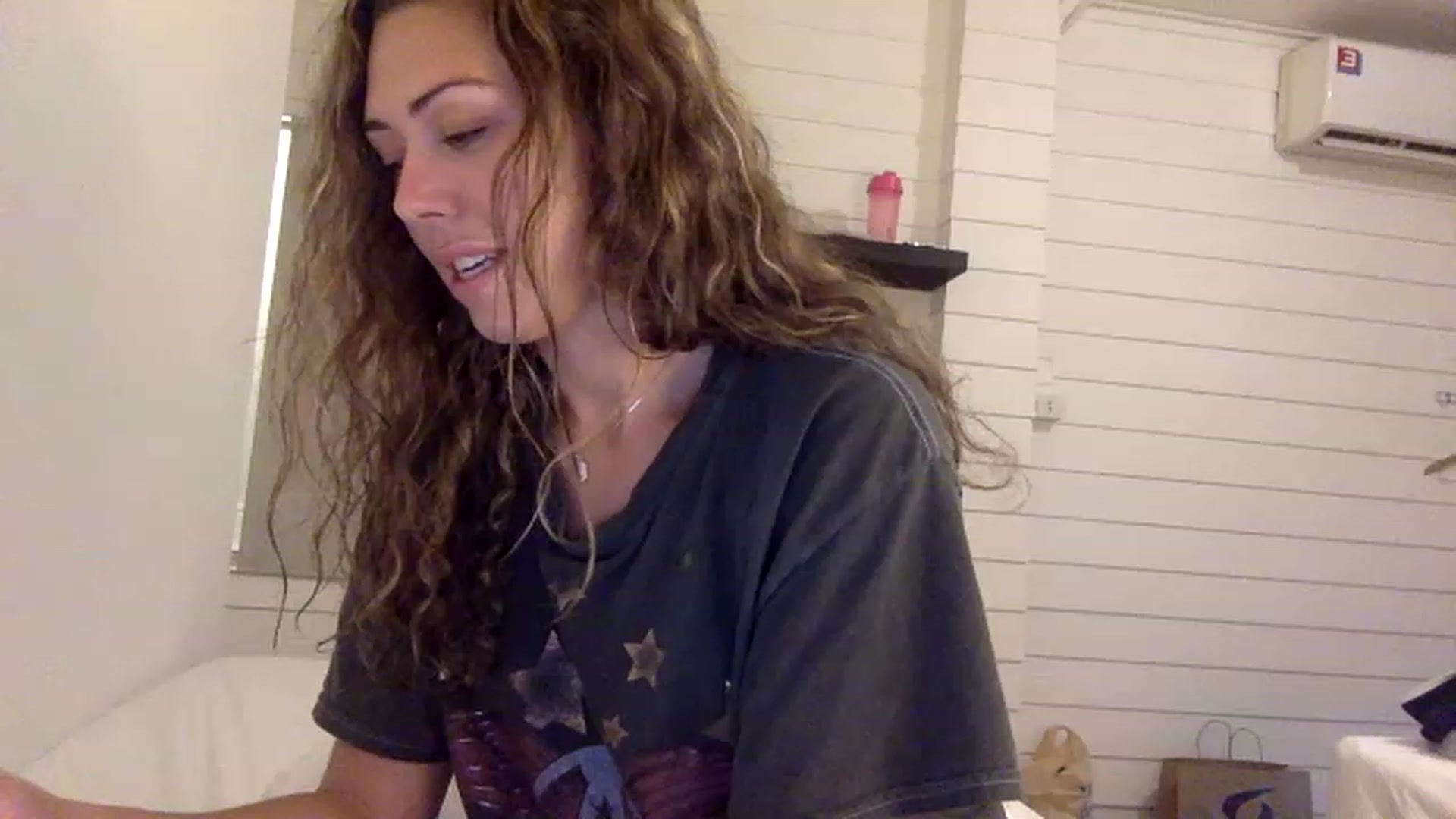 Gallery image thumbnail from Janesworldxo's myfreecams stream on, 12/07/2022, 08:35 image 1 of 20