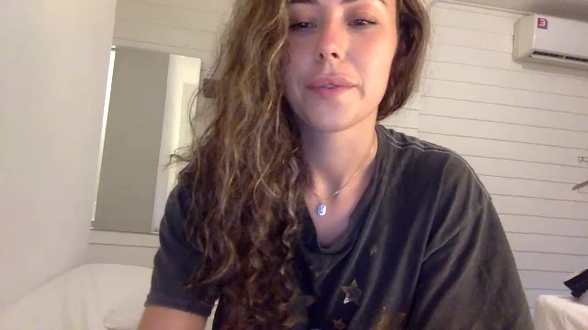 Gallery image thumbnail from Janesworldxo's myfreecams stream on, 12/07/2022, 08:35 image 5 of 20