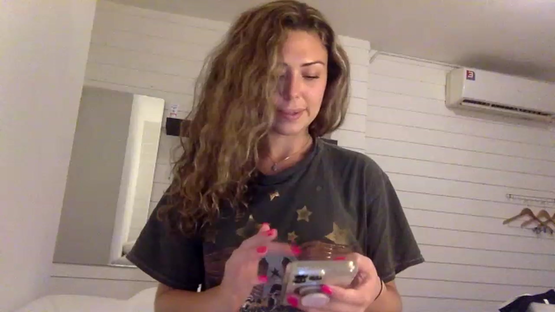 Gallery image thumbnail from Janesworldxo's myfreecams stream on, 12/07/2022, 09:14 image 6 of 20