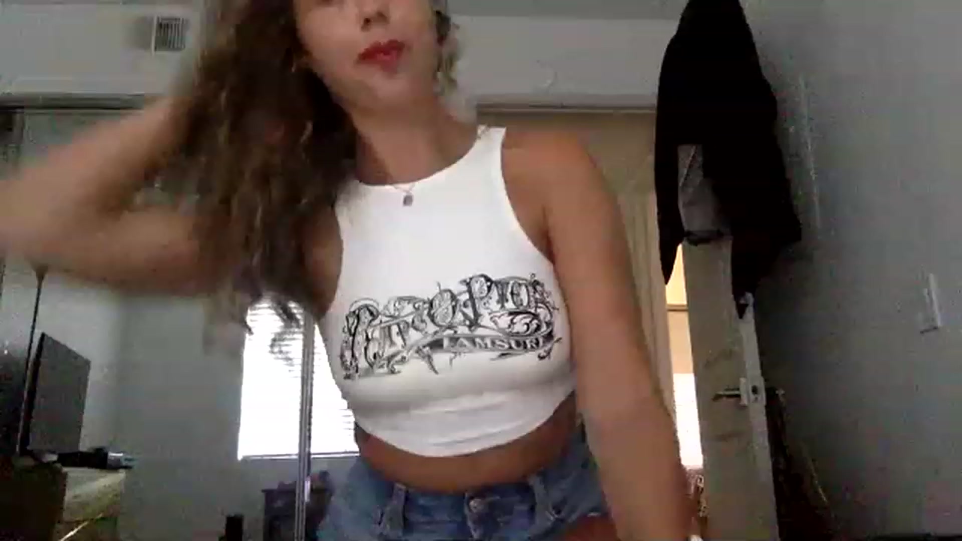 Gallery image thumbnail from Janesworldxo's myfreecams stream on, 01/29/2023, 24:28 image 10 of 20