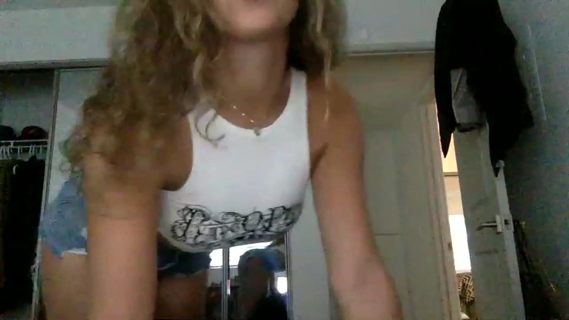 Gallery image thumbnail from Janesworldxo's myfreecams stream on, 01/29/2023, 24:28 image 4 of 20