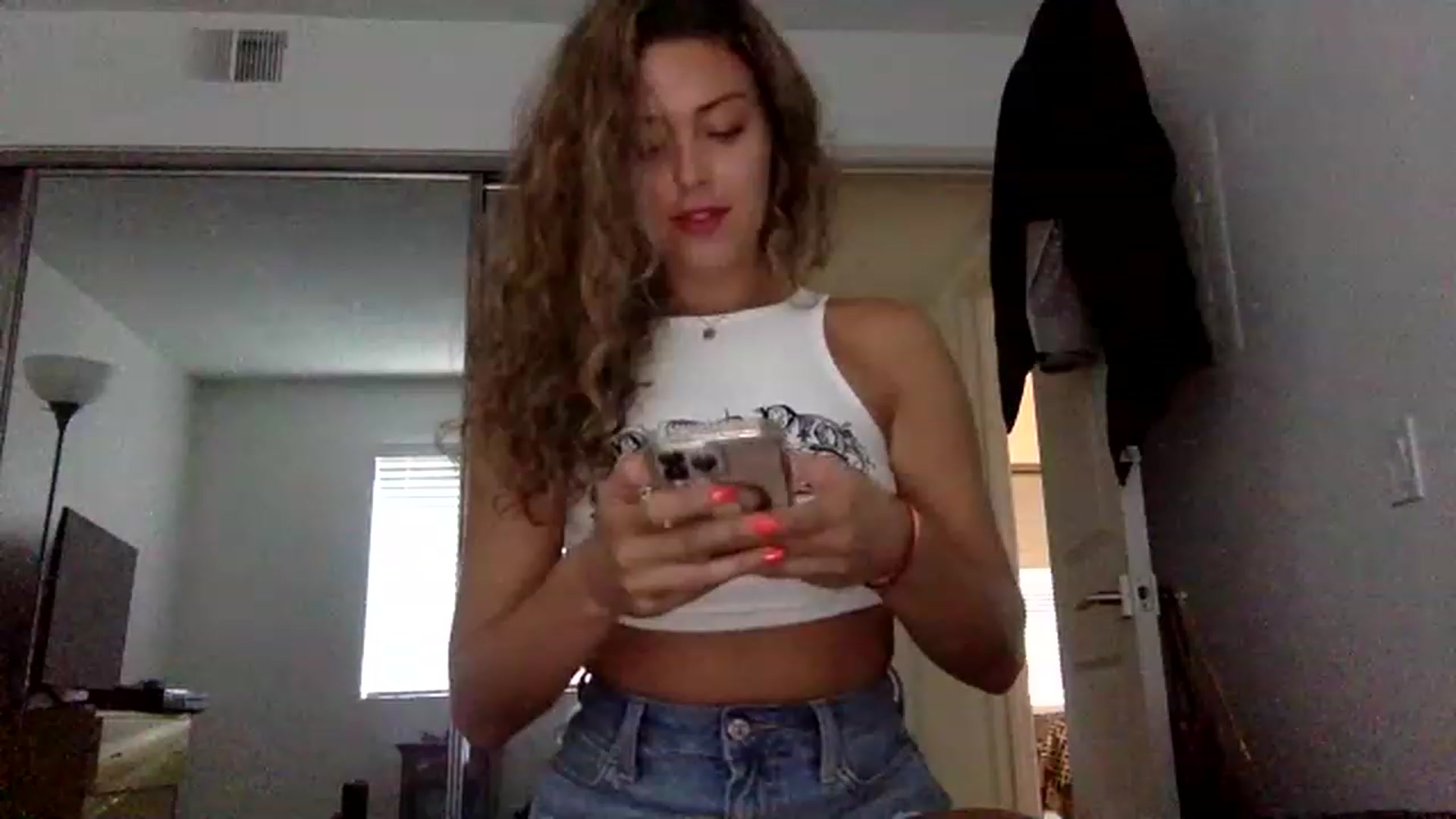 Gallery image thumbnail from Janesworldxo's myfreecams stream on, 01/29/2023, 24:28 image 11 of 20