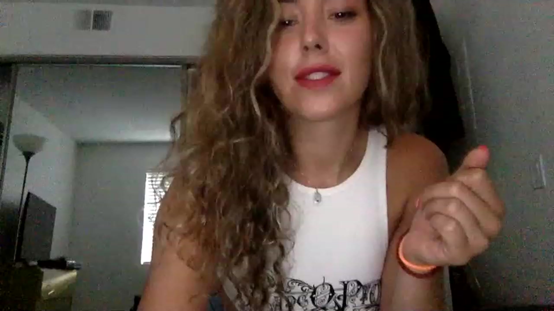 Gallery image thumbnail from Janesworldxo's myfreecams stream on, 01/29/2023, 24:28 image 18 of 20