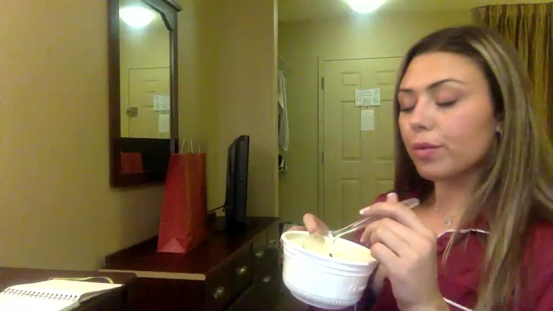 Gallery image thumbnail from Janesworldxo's myfreecams stream on, 02/21/2023, 08:11 image 16 of 20