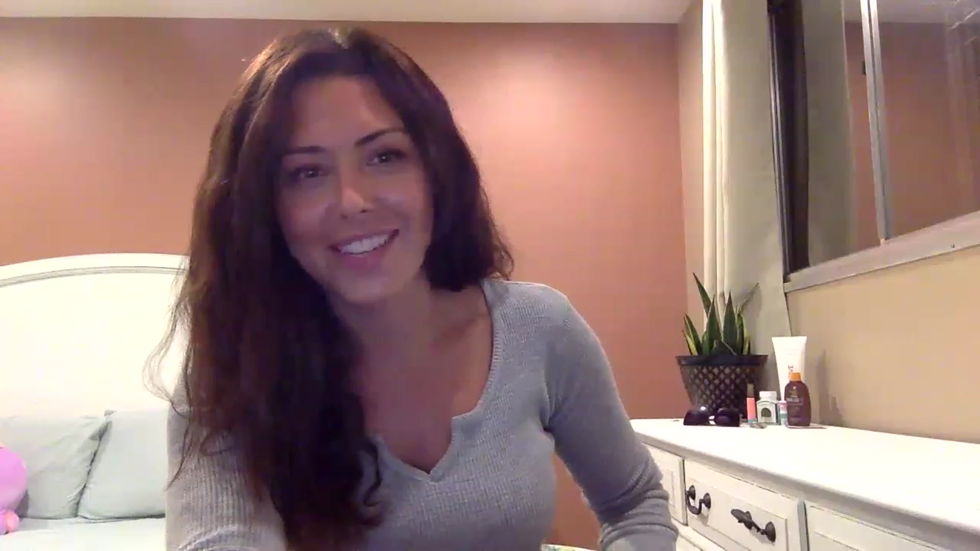 Gallery image thumbnail from Janesworldxo's myfreecams stream on, 03/15/2023, 04:15 image 4 of 20