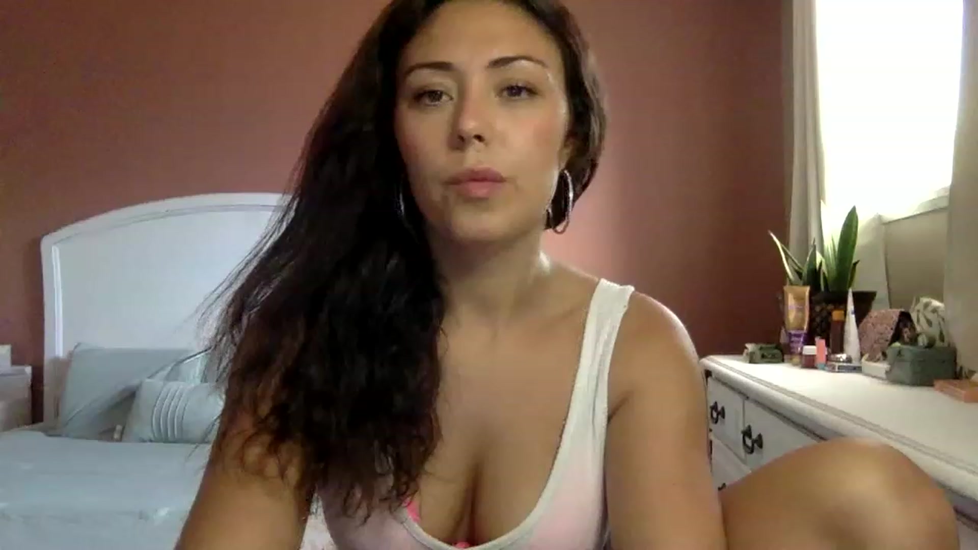 Gallery image thumbnail from Janesworldxo's myfreecams stream on, 04/18/2023, 22:46 image 18 of 20