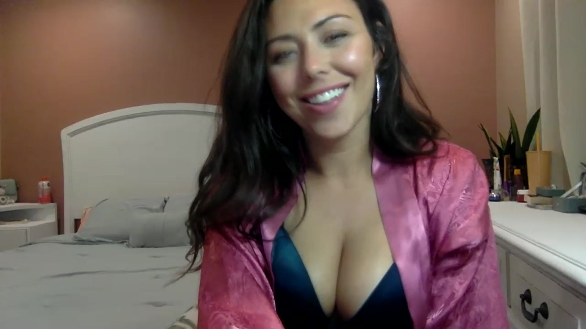 Gallery image thumbnail from Janesworldxo's myfreecams stream on, 04/21/2023, 05:50 image 9 of 20