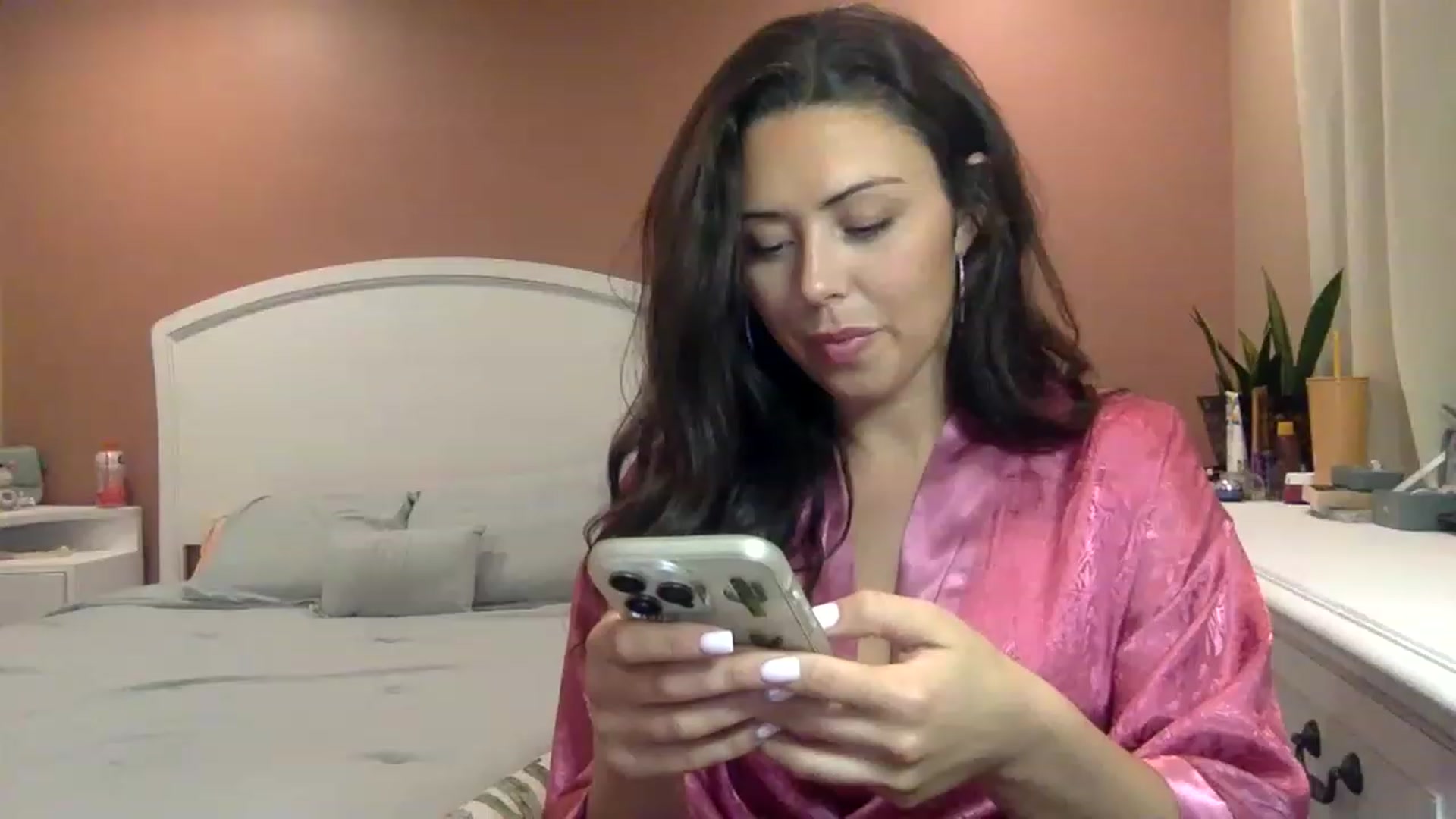 Gallery image thumbnail from Janesworldxo's myfreecams stream on, 04/21/2023, 05:50 image 8 of 20