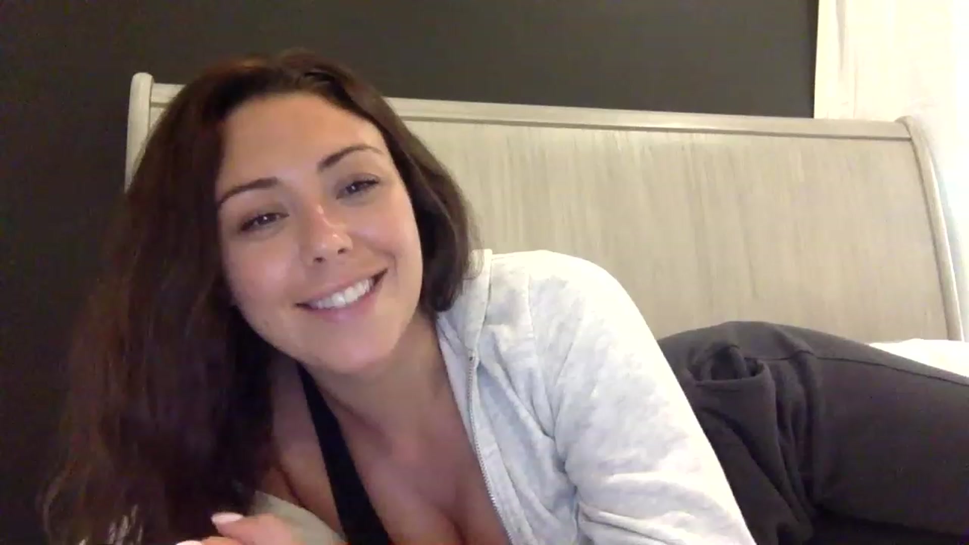Gallery image thumbnail from Janesworldxo's myfreecams stream on, 05/01/2023, 03:02 image 7 of 20