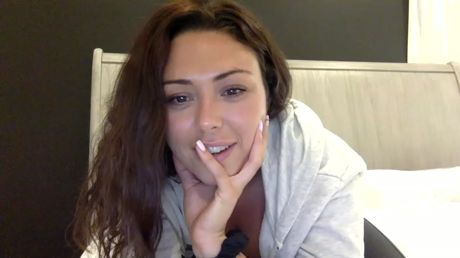 Gallery image thumbnail from Janesworldxo's myfreecams stream on, 05/01/2023, 03:02 image 15 of 20