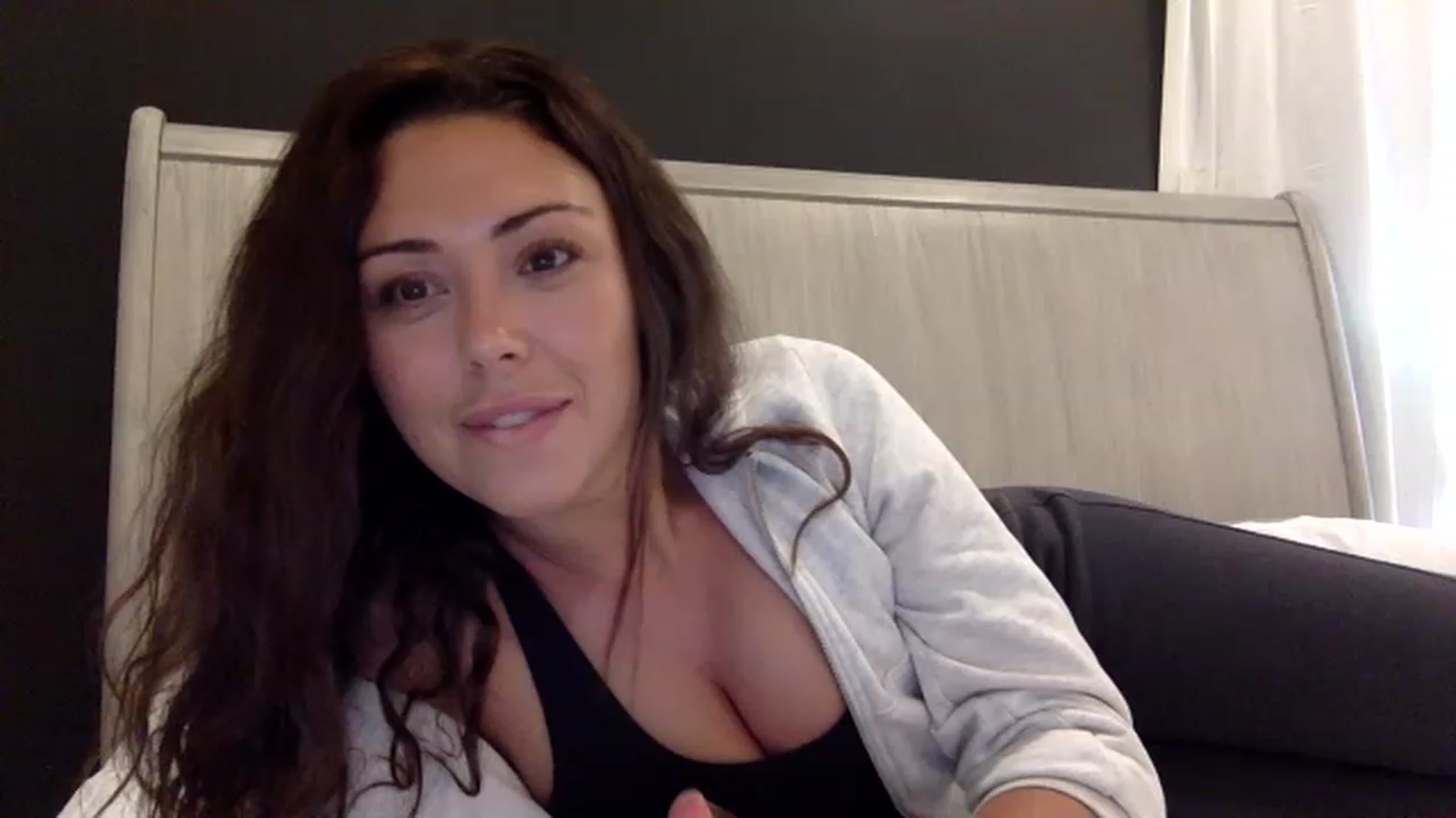 Gallery image thumbnail from Janesworldxo's myfreecams stream on, 05/01/2023, 03:02 image 4 of 20