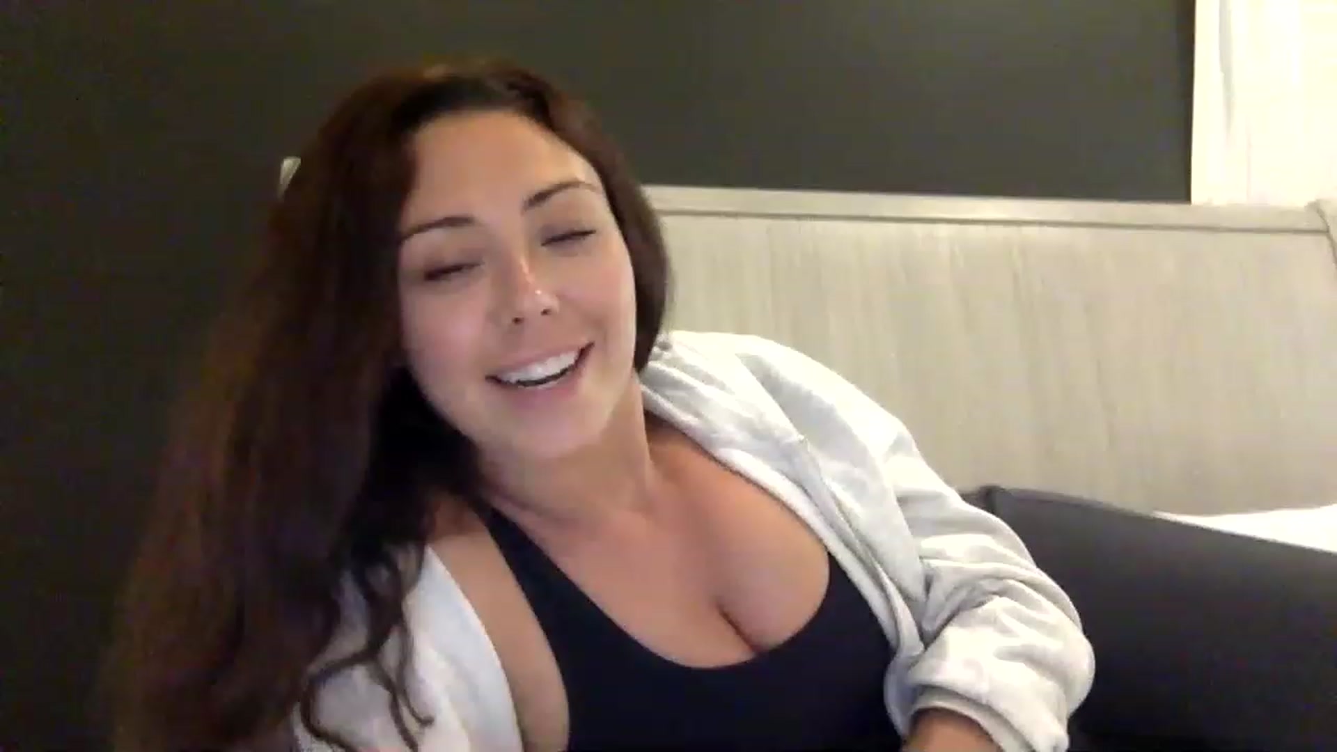 Gallery image thumbnail from Janesworldxo's myfreecams stream on, 05/01/2023, 03:02 image 17 of 20