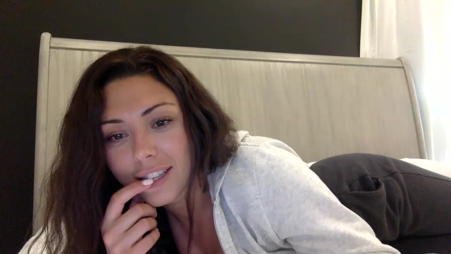 Gallery image thumbnail from Janesworldxo's myfreecams stream on, 05/01/2023, 03:02 image 2 of 20
