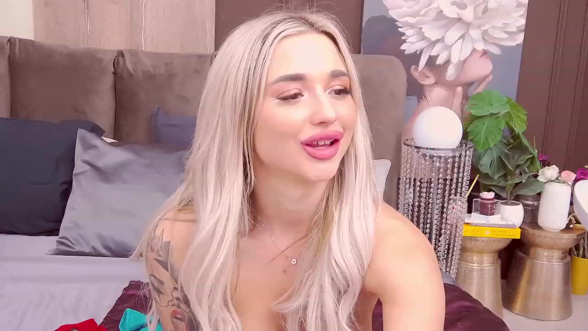 Gallery image thumbnail from JanettBaxter's myfreecams stream on, 03/04/2023, 12:34 image 10 of 20