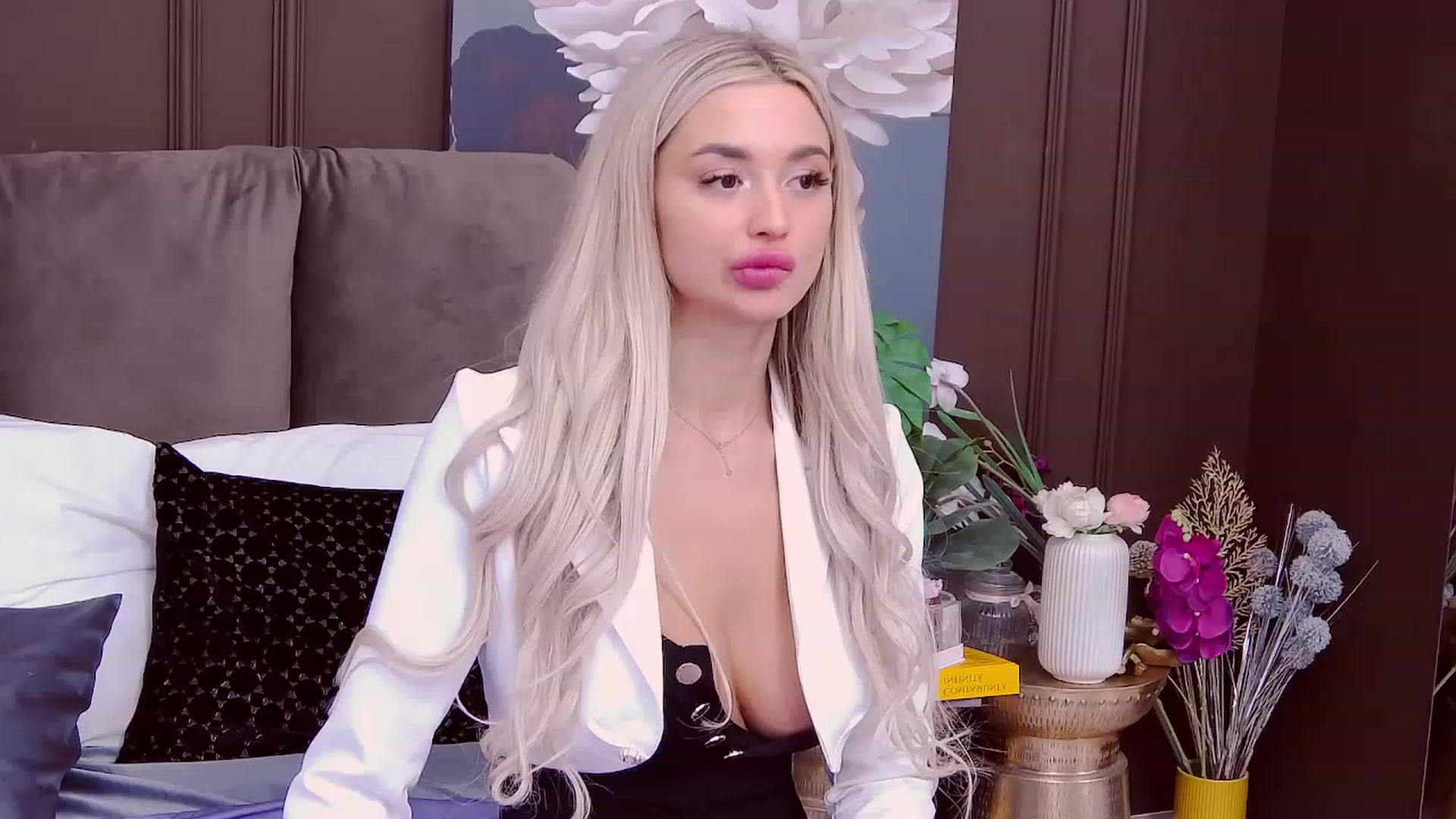 Gallery image thumbnail from JanettBaxter's myfreecams stream on, 03/06/2023, 10:49 image 8 of 20