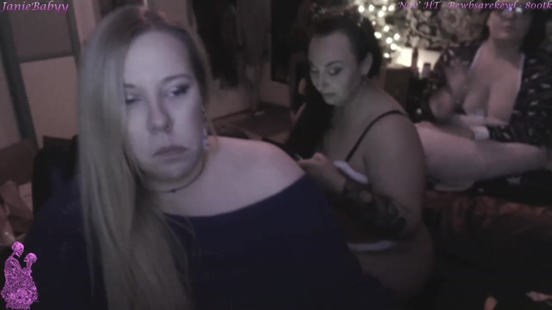 Gallery image thumbnail from JanieBabyy's myfreecams stream on, 12/18/2022, 07:58 image 6 of 20