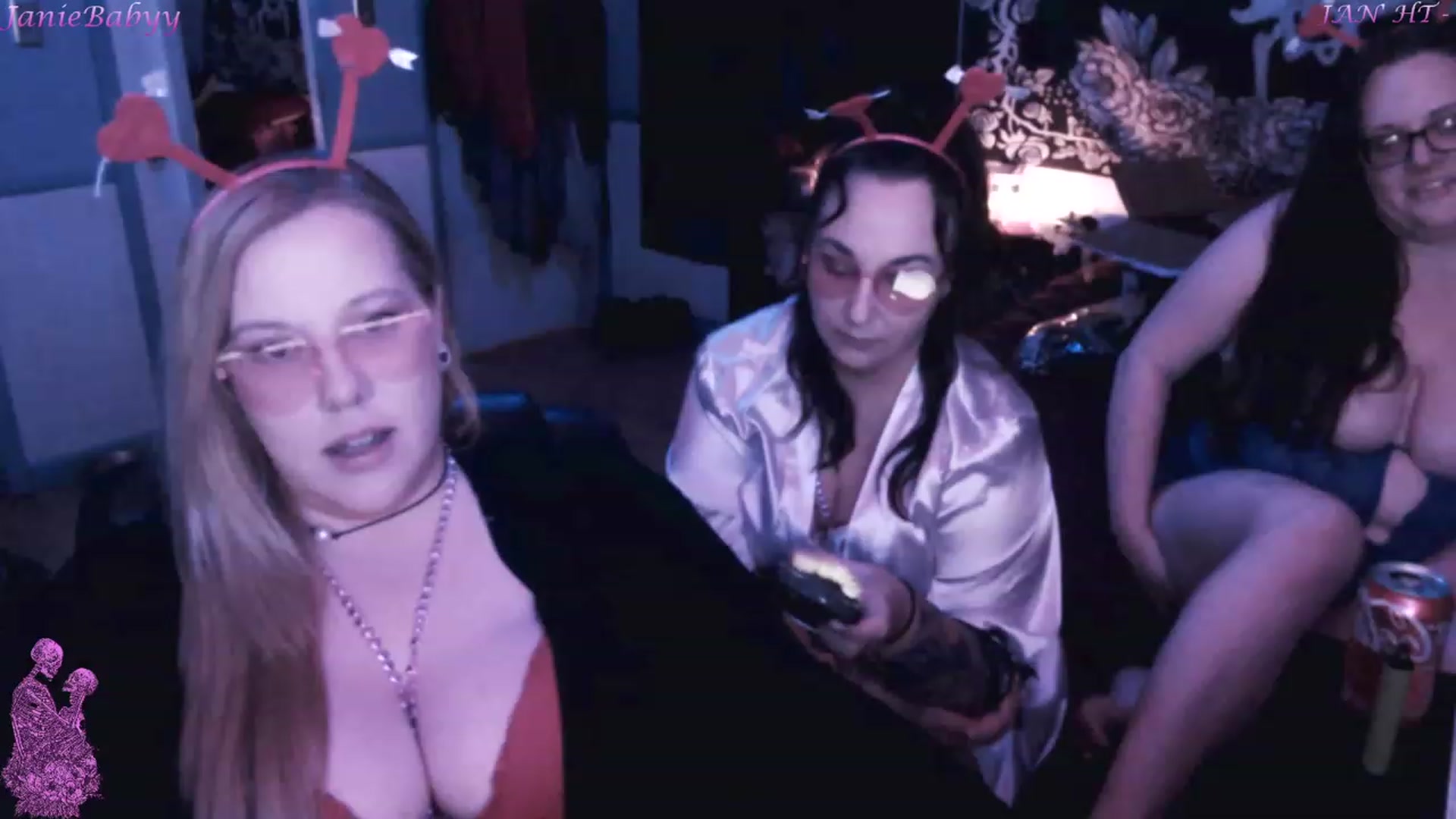 Gallery image thumbnail from JanieBabyy's myfreecams stream on, 02/14/2023, 04:32 image 15 of 20