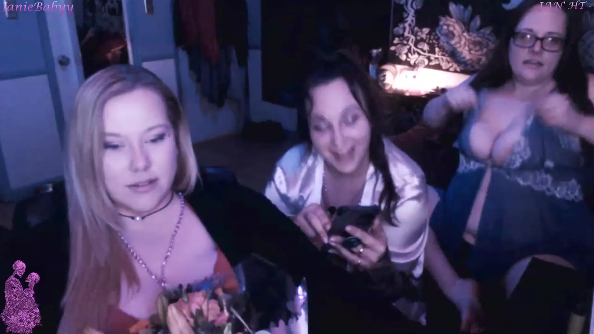 Gallery image thumbnail from JanieBabyy's myfreecams stream on, 02/14/2023, 04:32 image 12 of 20