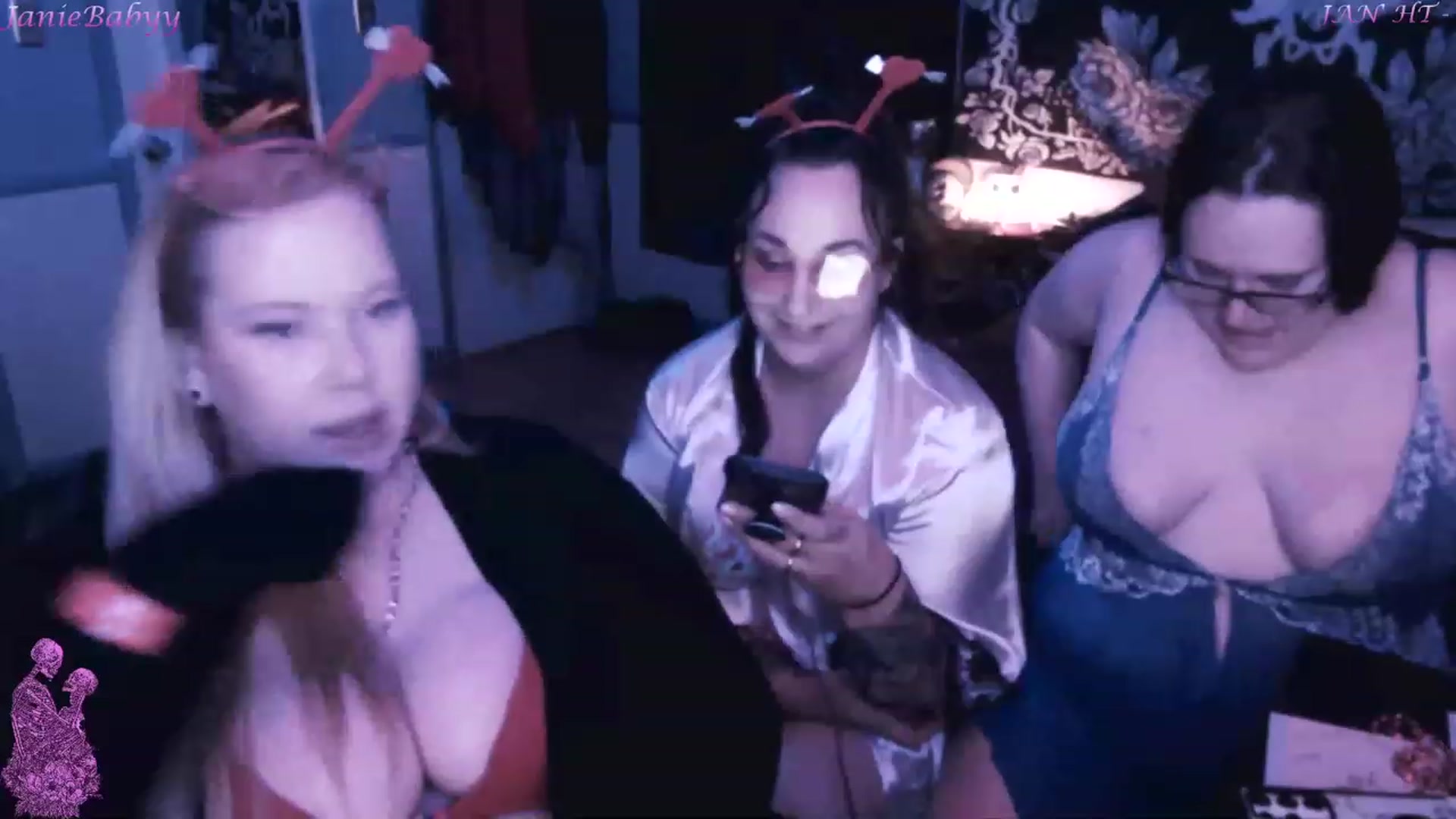 Gallery image thumbnail from JanieBabyy's myfreecams stream on, 02/14/2023, 05:21 image 16 of 20