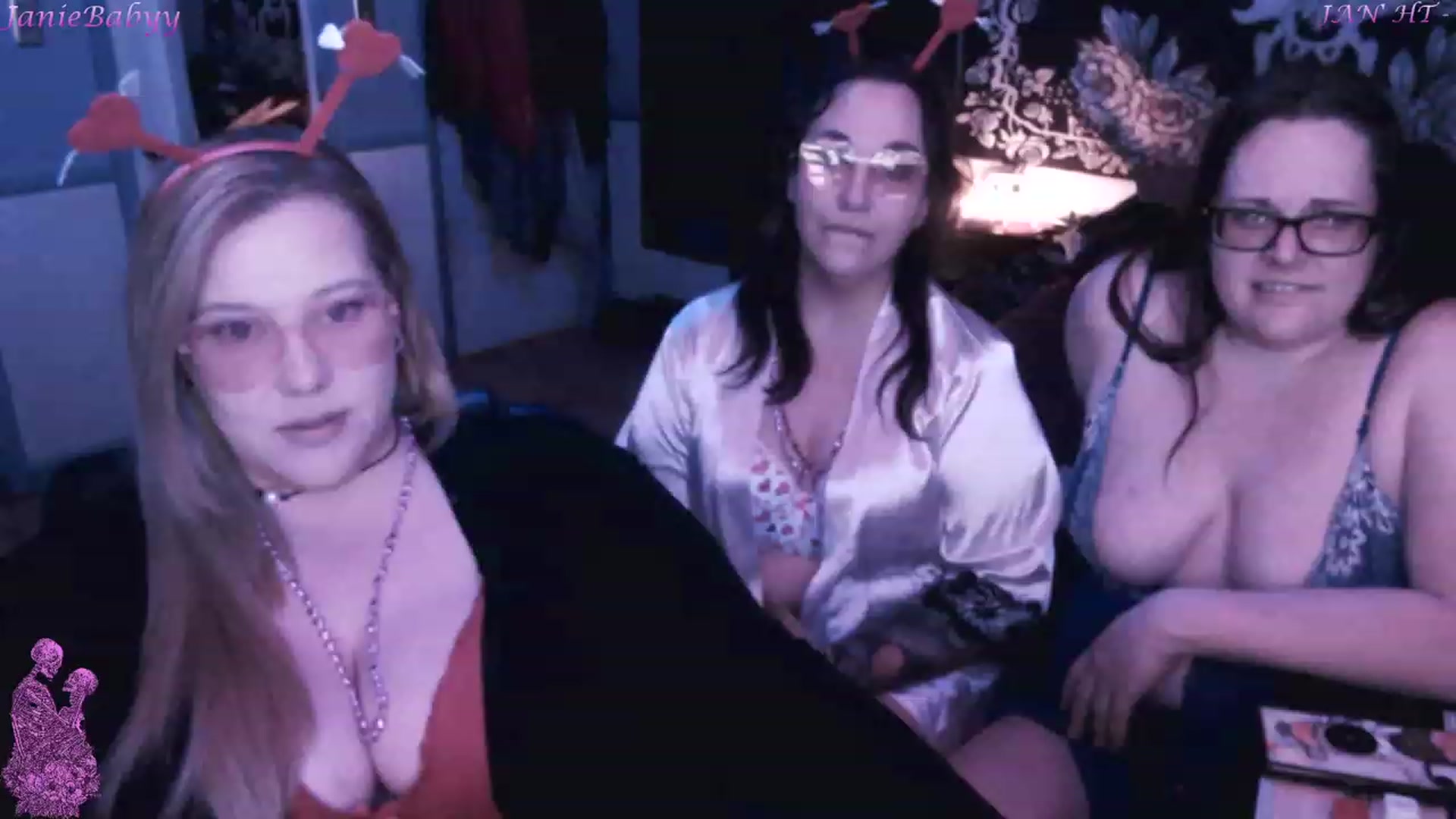 Gallery image thumbnail from JanieBabyy's myfreecams stream on, 02/14/2023, 05:21 image 6 of 20