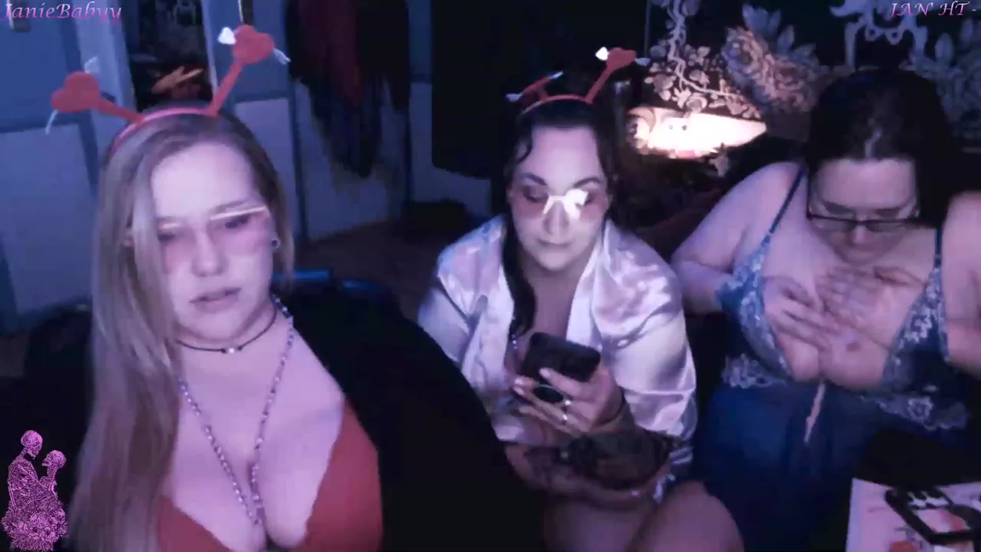 Gallery image thumbnail from JanieBabyy's myfreecams stream on, 02/14/2023, 05:21 image 13 of 20