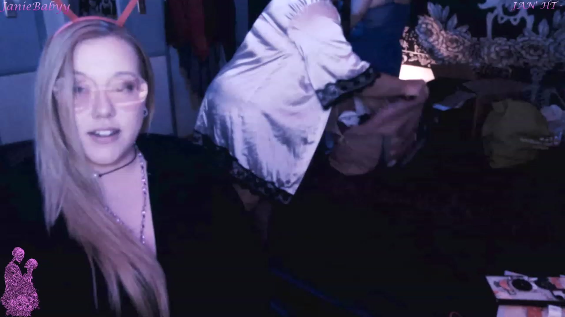 Gallery image thumbnail from JanieBabyy's myfreecams stream on, 02/14/2023, 05:21 image 2 of 20