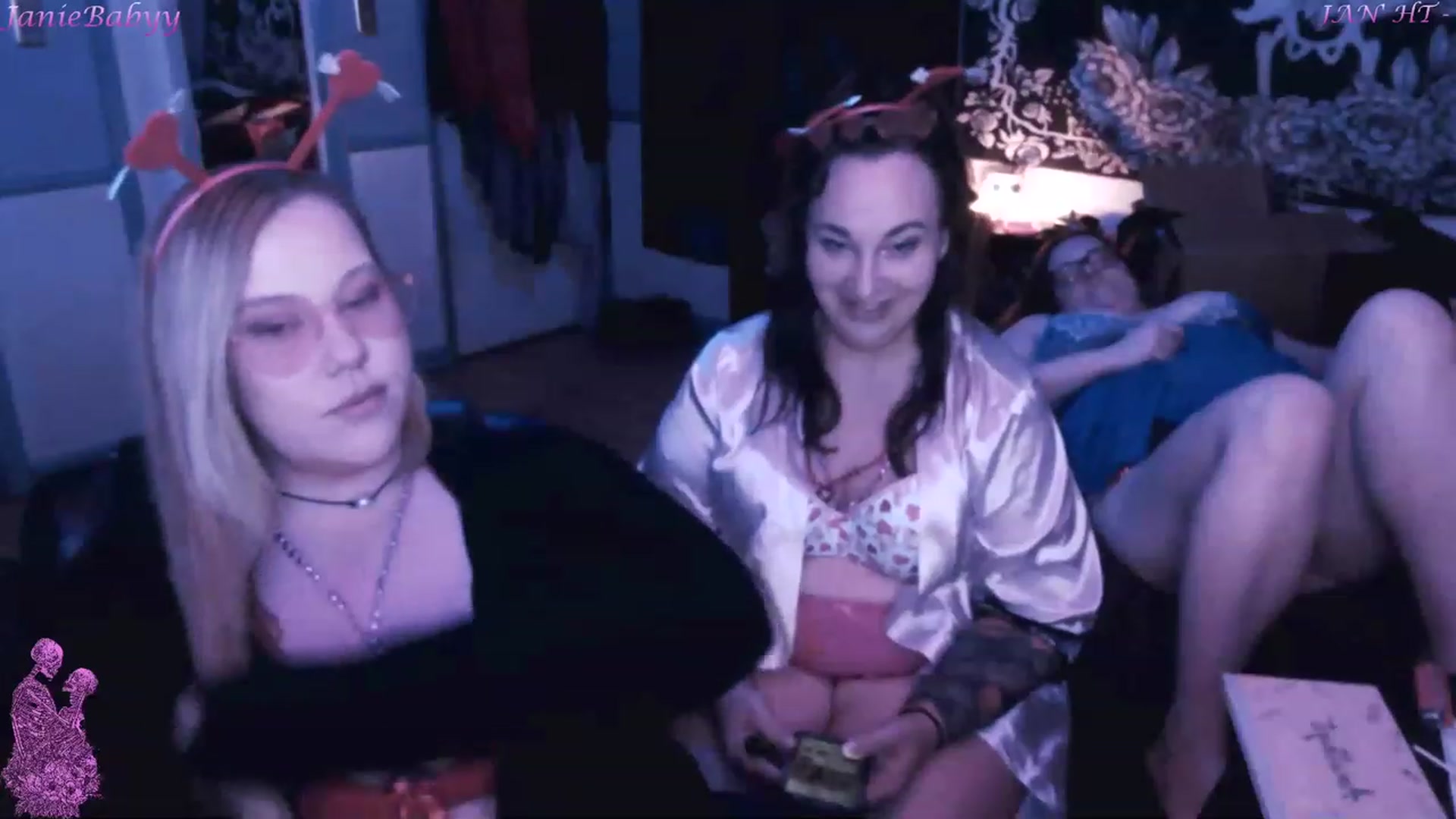 Gallery image thumbnail from JanieBabyy's myfreecams stream on, 02/14/2023, 06:54 image 14 of 20