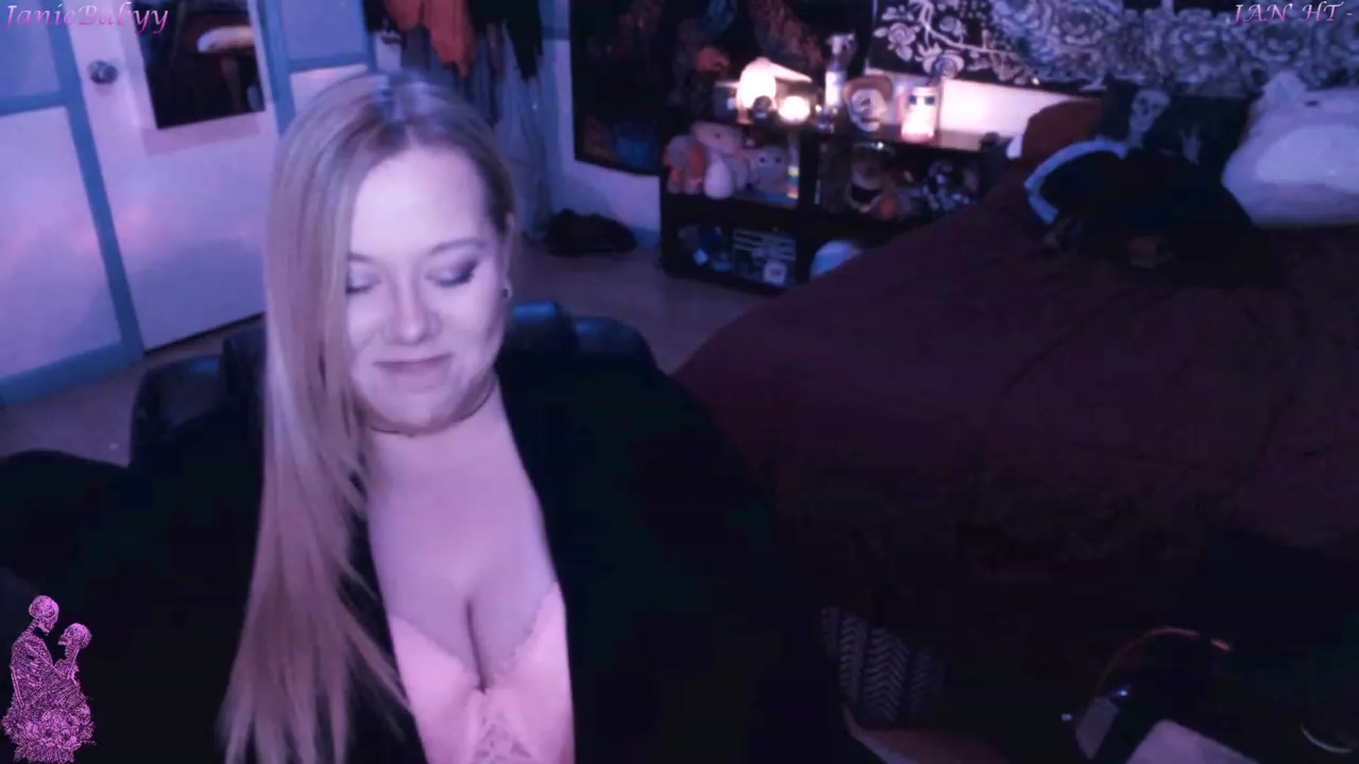 Gallery image thumbnail from JanieBabyy's myfreecams stream on, 02/15/2023, 03:45 image 12 of 20