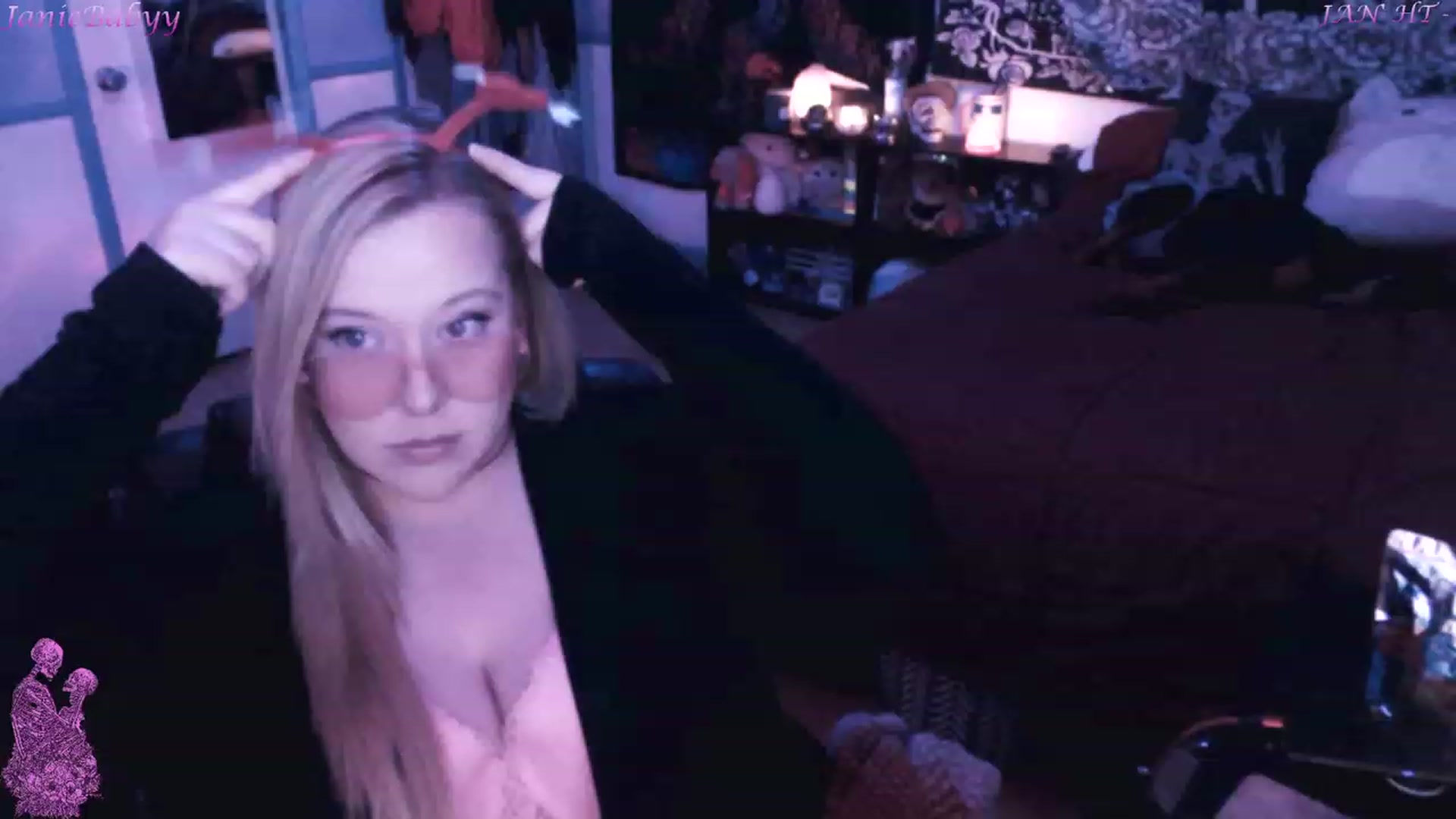 Gallery image thumbnail from JanieBabyy's myfreecams stream on, 02/15/2023, 04:25 image 18 of 20
