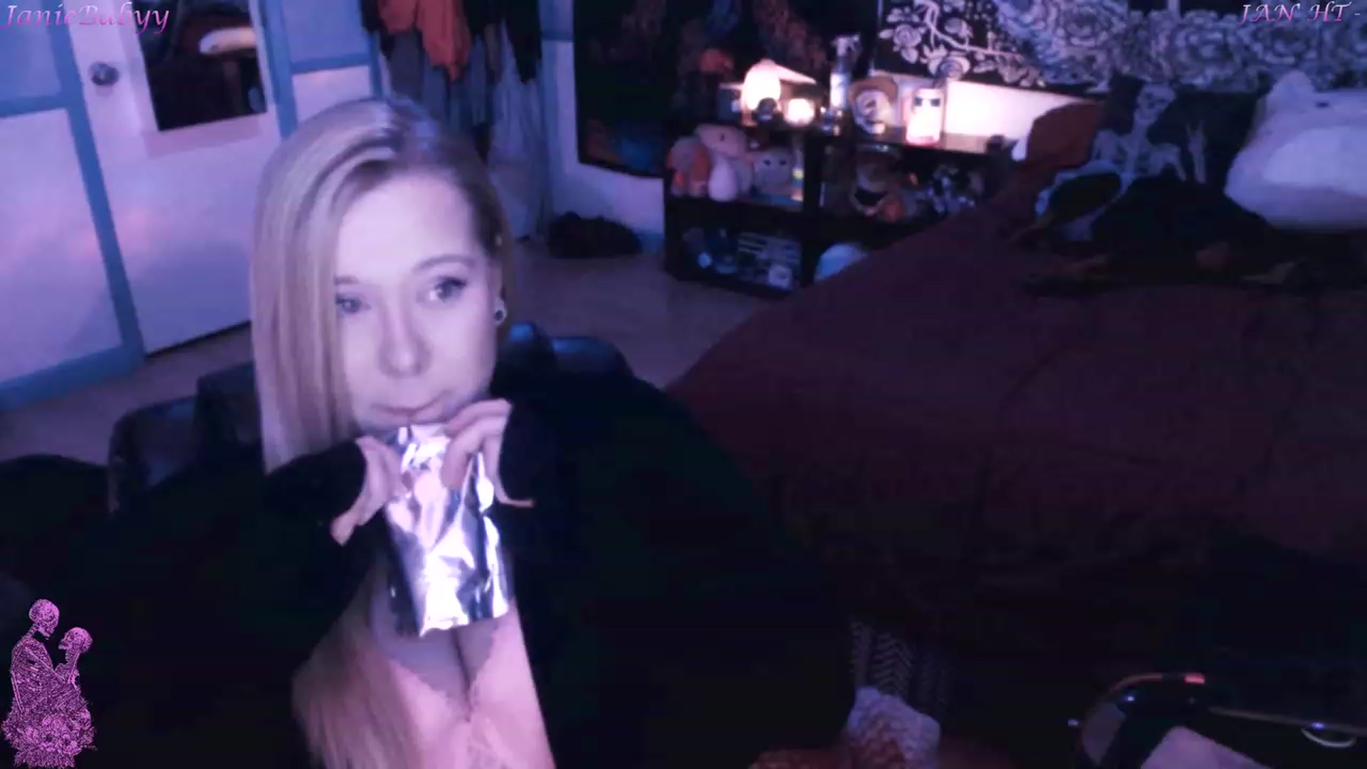 Gallery image thumbnail from JanieBabyy's myfreecams stream on, 02/15/2023, 04:25 image 17 of 20