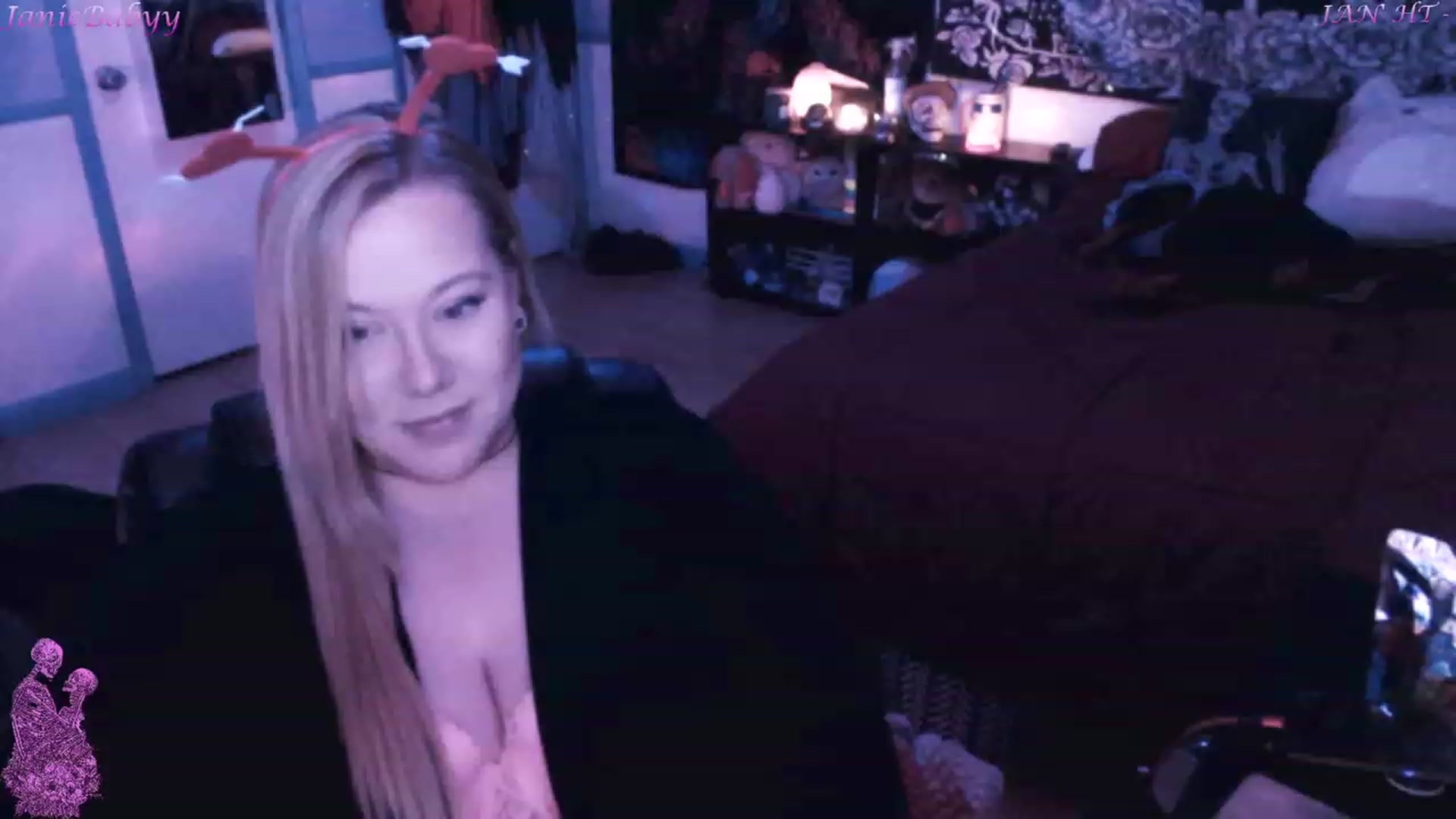 Gallery image thumbnail from JanieBabyy's myfreecams stream on, 02/15/2023, 04:25 image 19 of 20