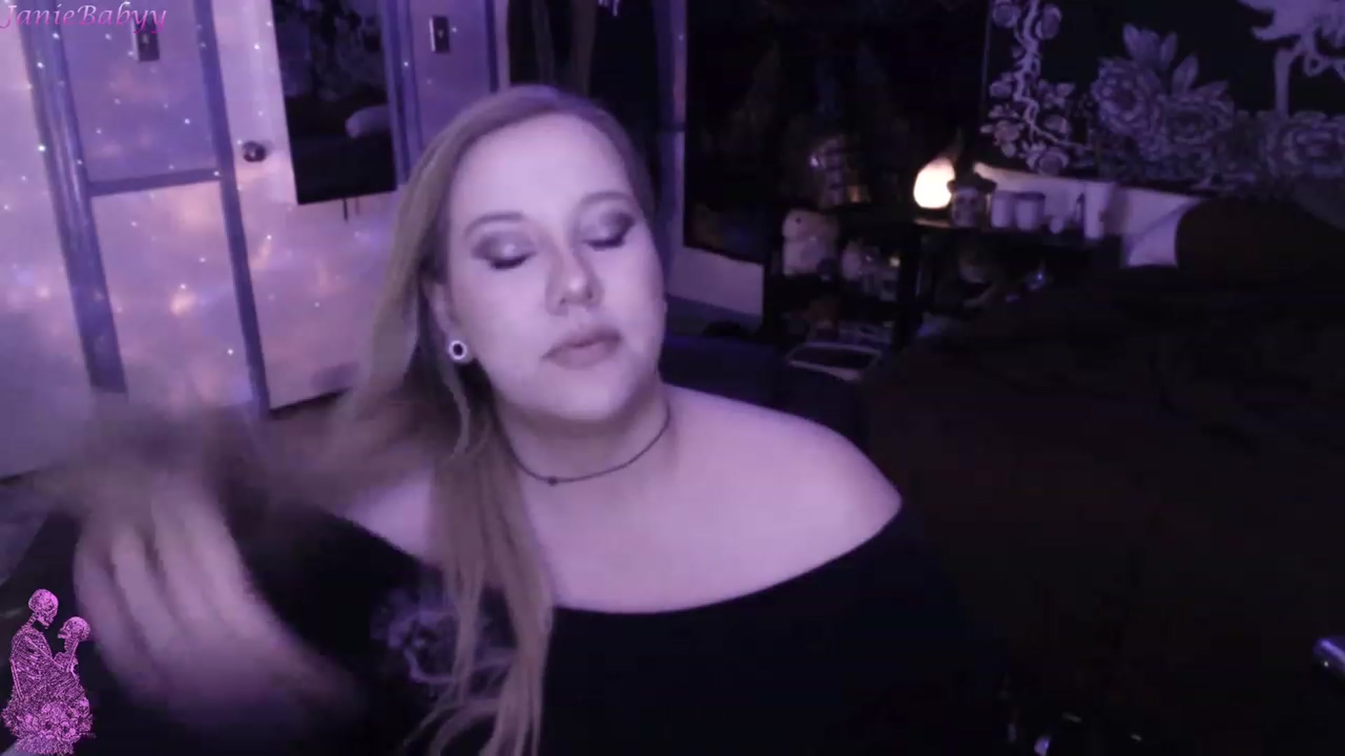Gallery image thumbnail from JanieBabyy's myfreecams stream on, 03/19/2023, 13:55 image 17 of 20
