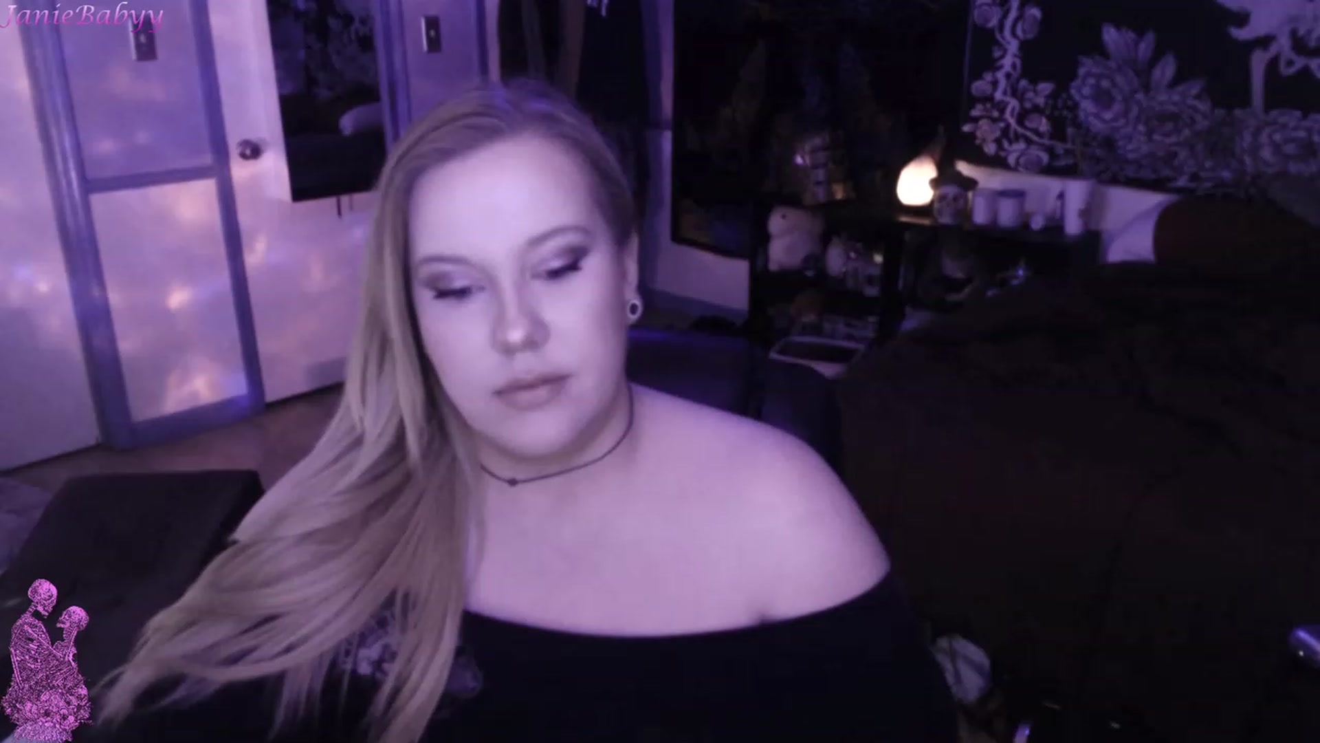 Gallery image thumbnail from JanieBabyy's myfreecams stream on, 03/19/2023, 13:55 image 12 of 20