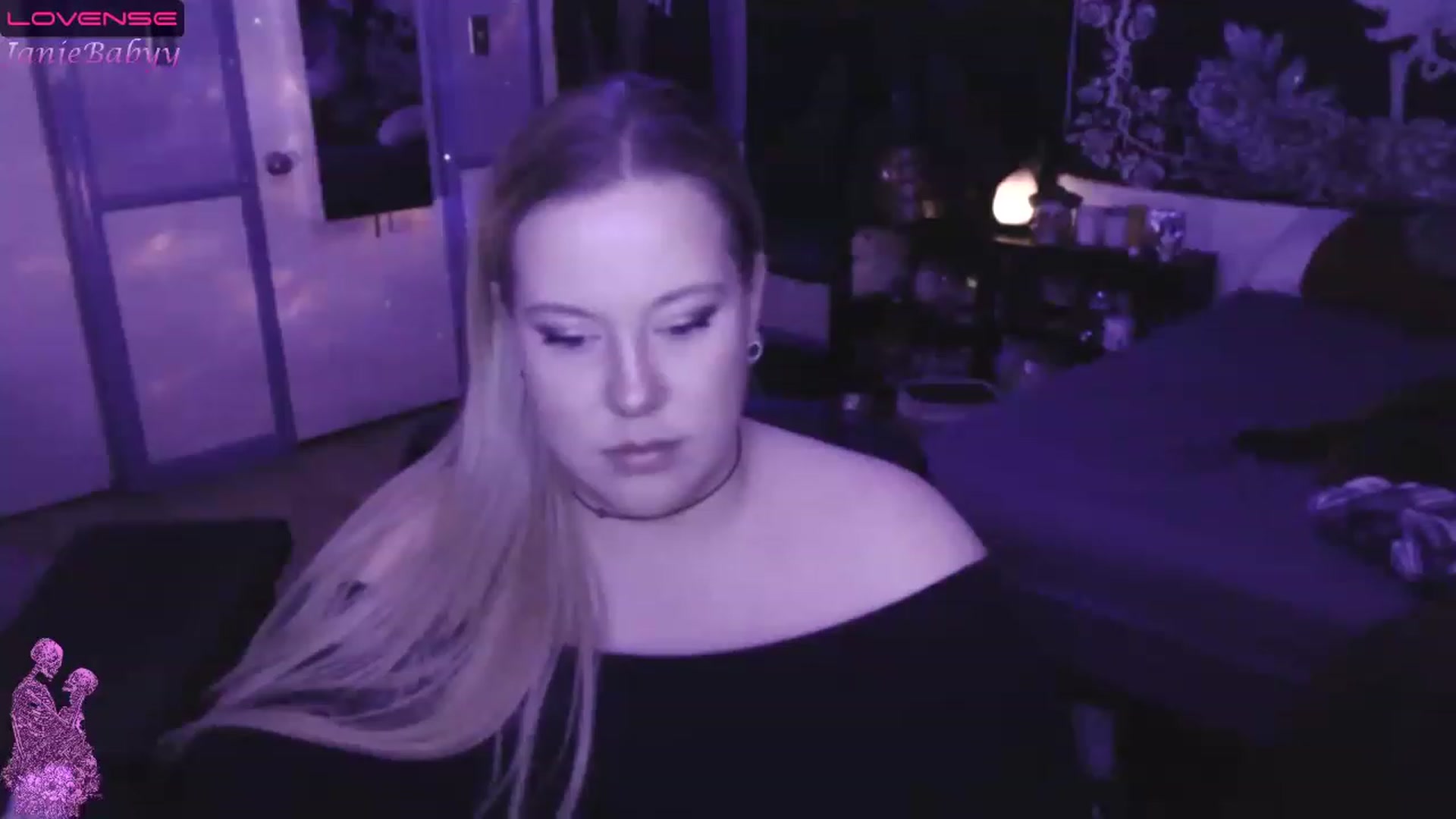 Gallery image thumbnail from JanieBabyy's myfreecams stream on, 03/20/2023, 12:21 image 7 of 20