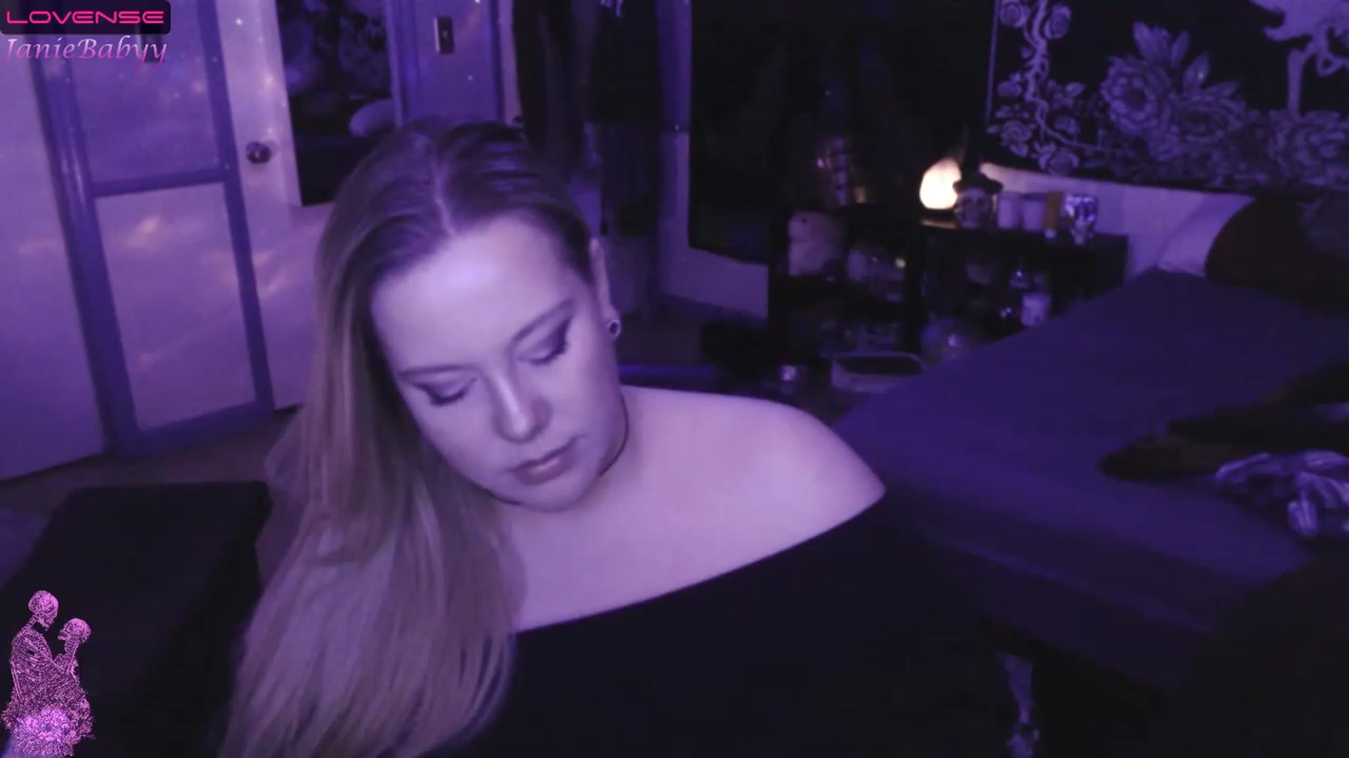 Gallery image thumbnail from JanieBabyy's myfreecams stream on, 03/20/2023, 12:21 image 2 of 20