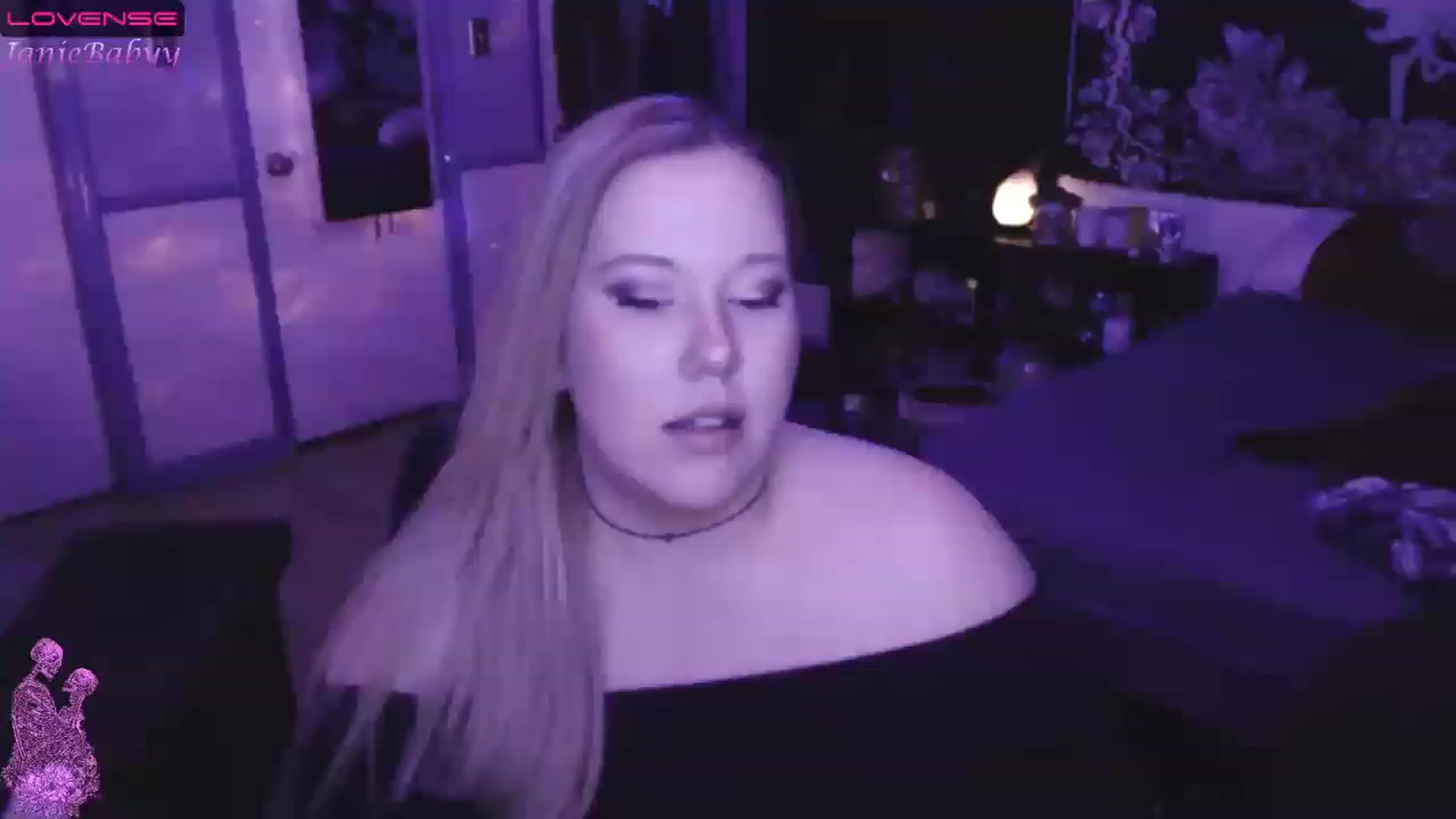 Gallery image thumbnail from JanieBabyy's myfreecams stream on, 03/20/2023, 12:21 image 8 of 20