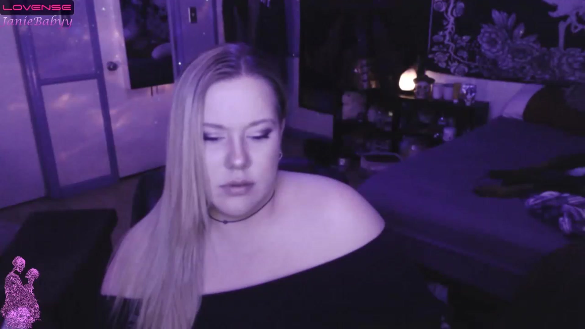 Gallery image thumbnail from JanieBabyy's myfreecams stream on, 03/20/2023, 12:21 image 12 of 20