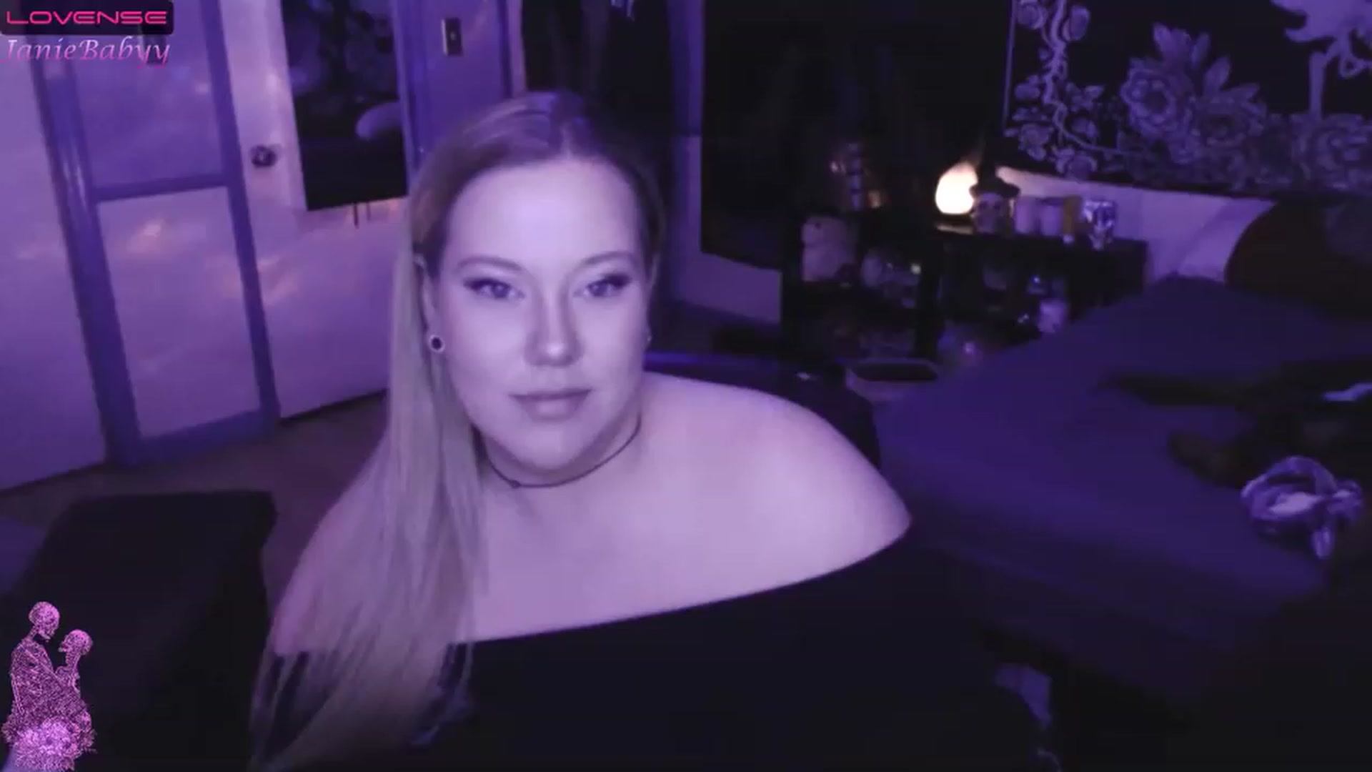 Gallery image thumbnail from JanieBabyy's myfreecams stream on, 03/20/2023, 12:21 image 18 of 20