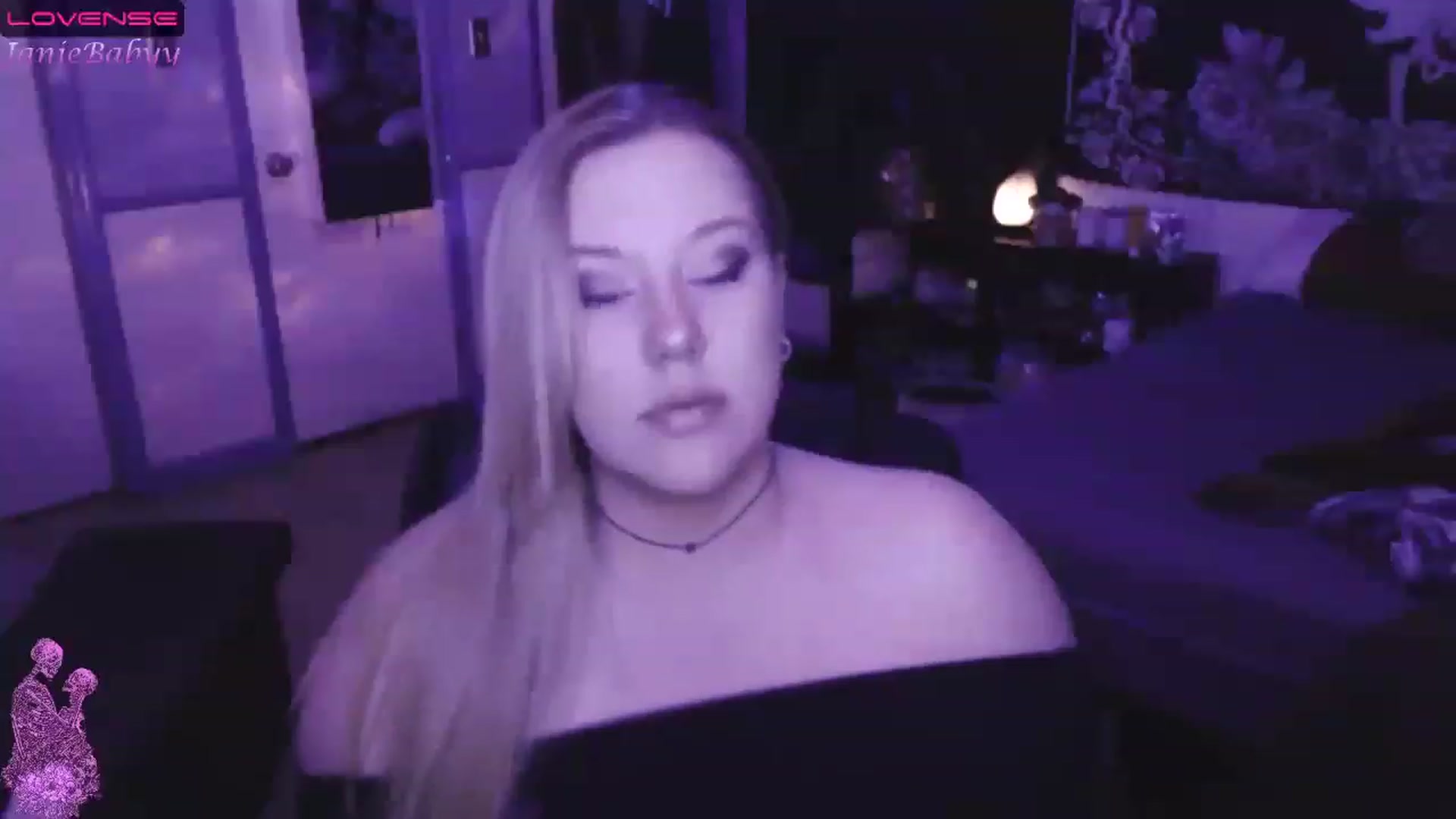 Gallery image thumbnail from JanieBabyy's myfreecams stream on, 03/20/2023, 12:21 image 5 of 20