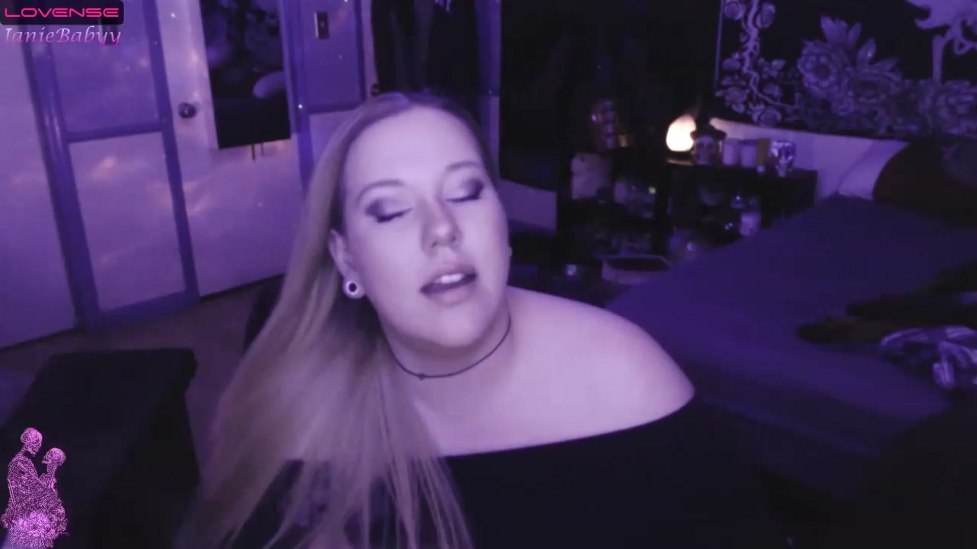 Gallery image thumbnail from JanieBabyy's myfreecams stream on, 03/20/2023, 12:21 image 4 of 20